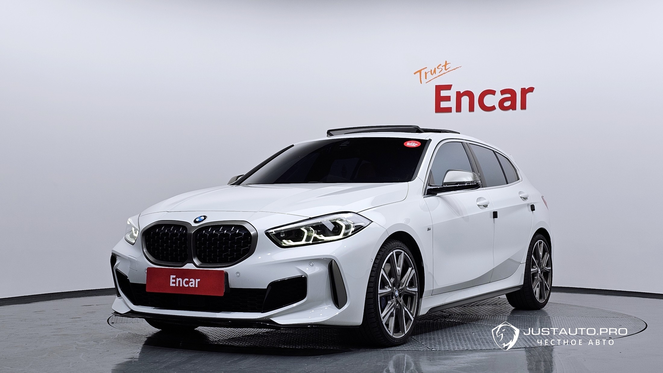 Автомобиль BMW 1-Series