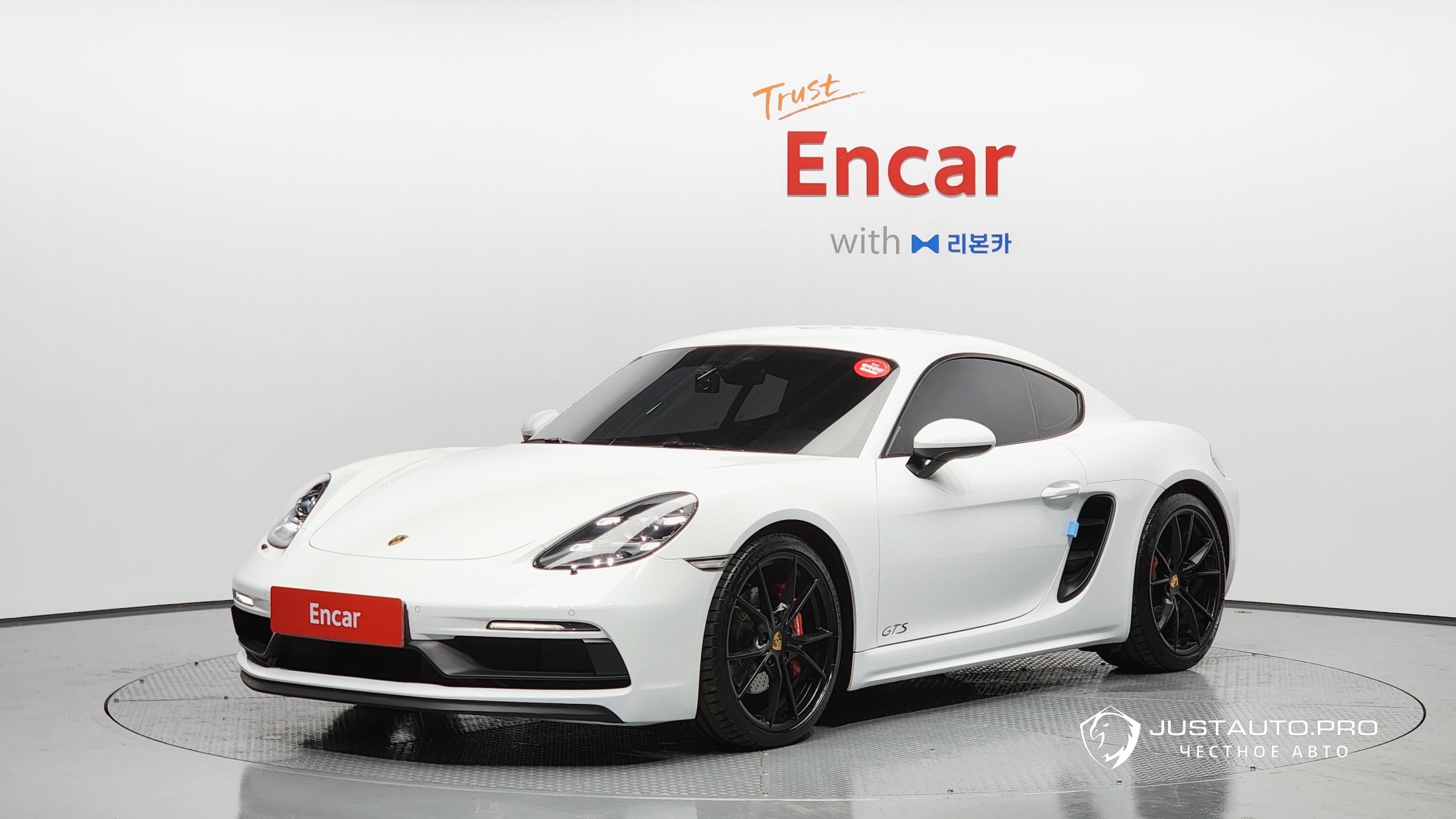 Автомобиль Porsche 718