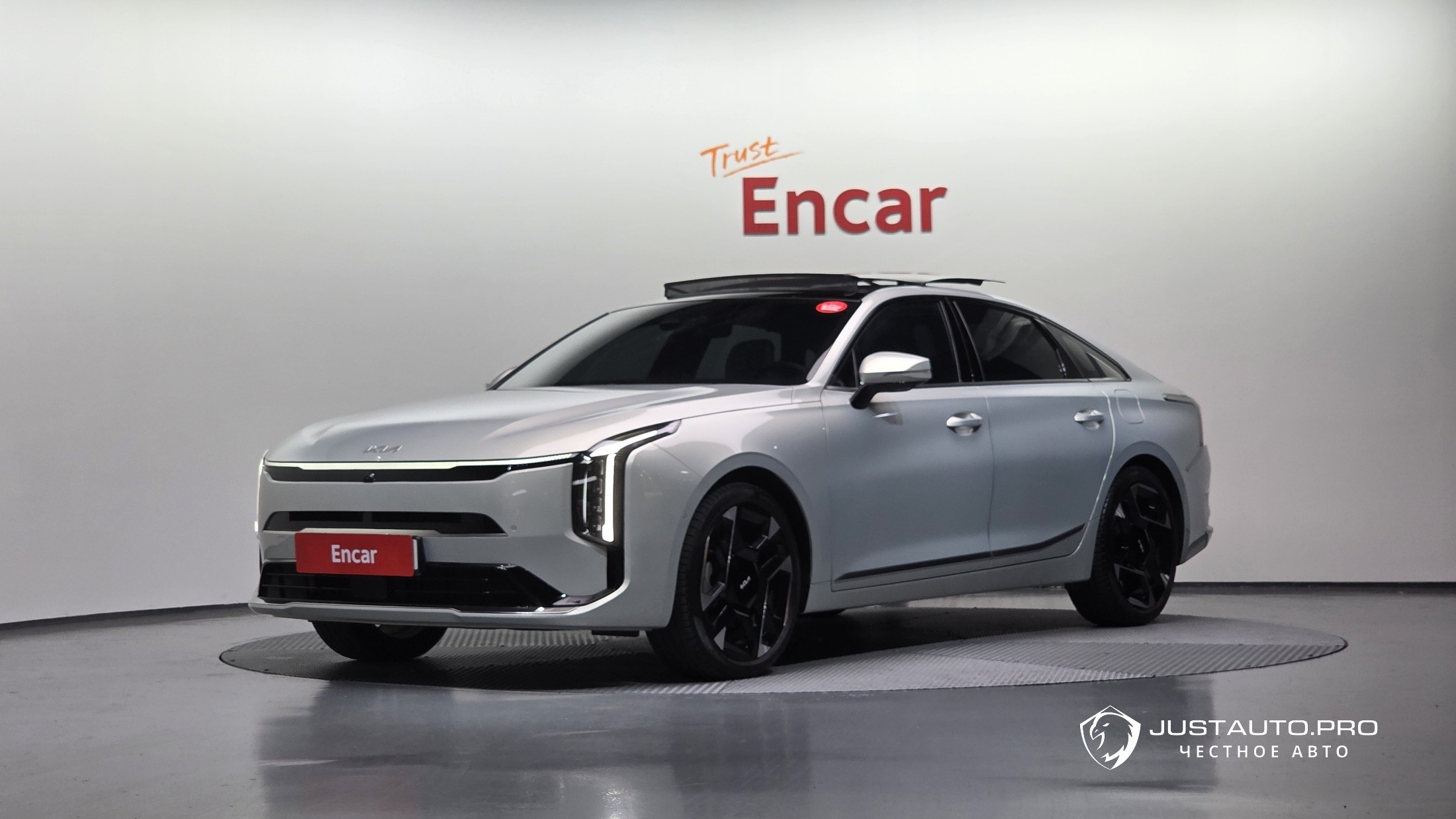 Автомобиль Kia K8