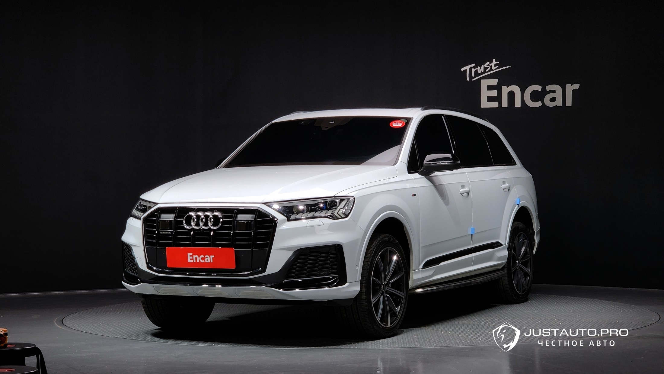 Автомобиль Audi Q7