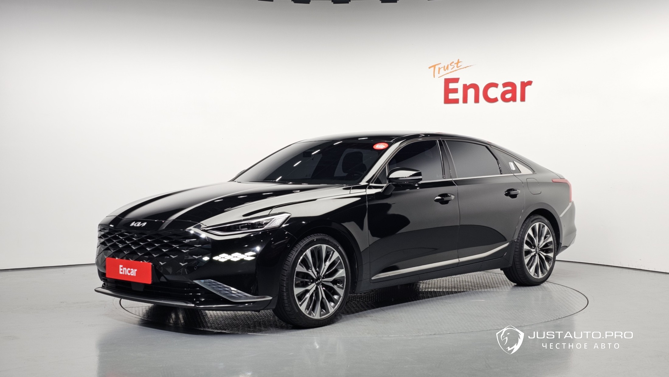 Автомобиль Kia K8