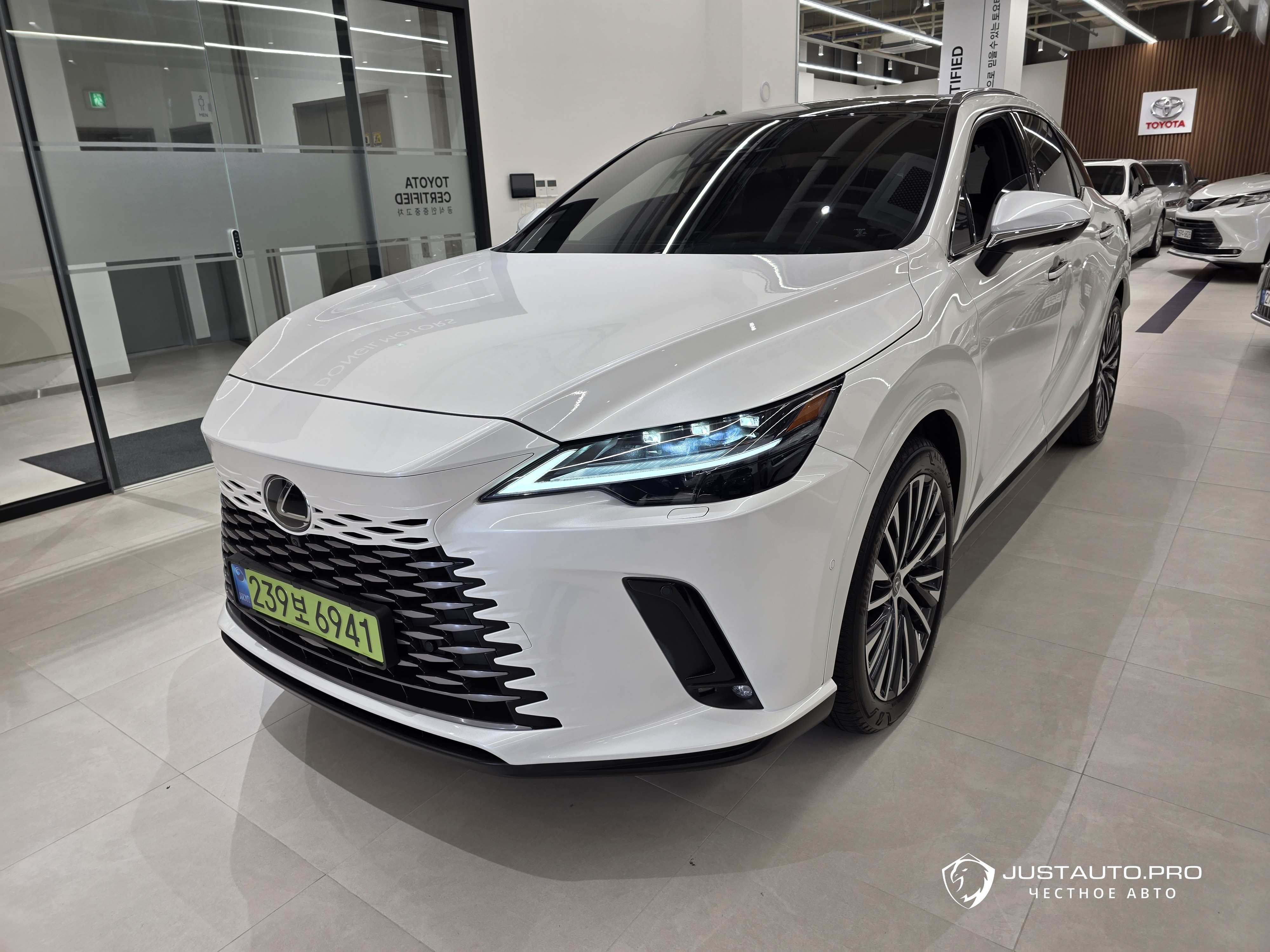 Автомобиль Lexus RX