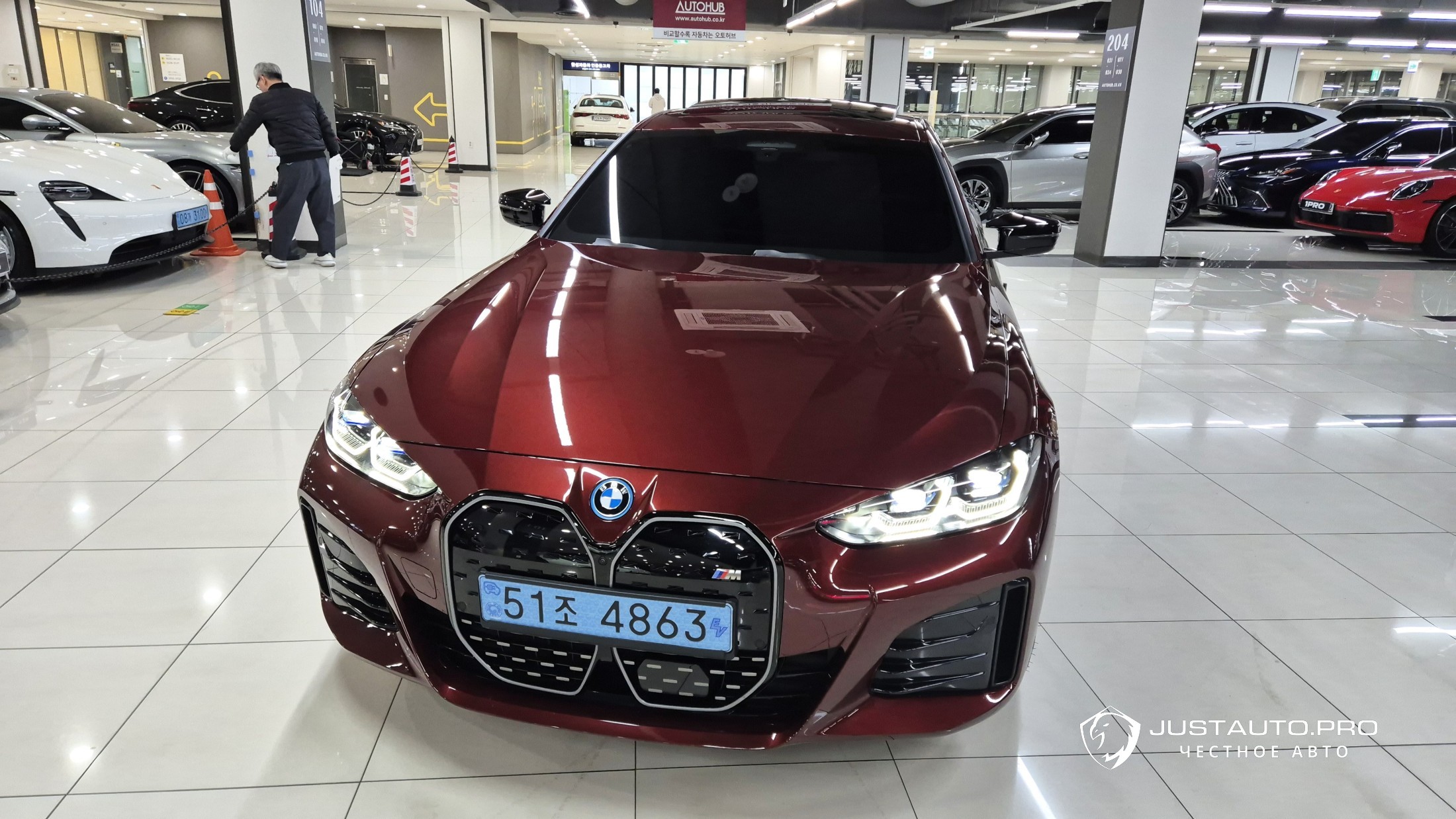 Автомобиль BMW i4