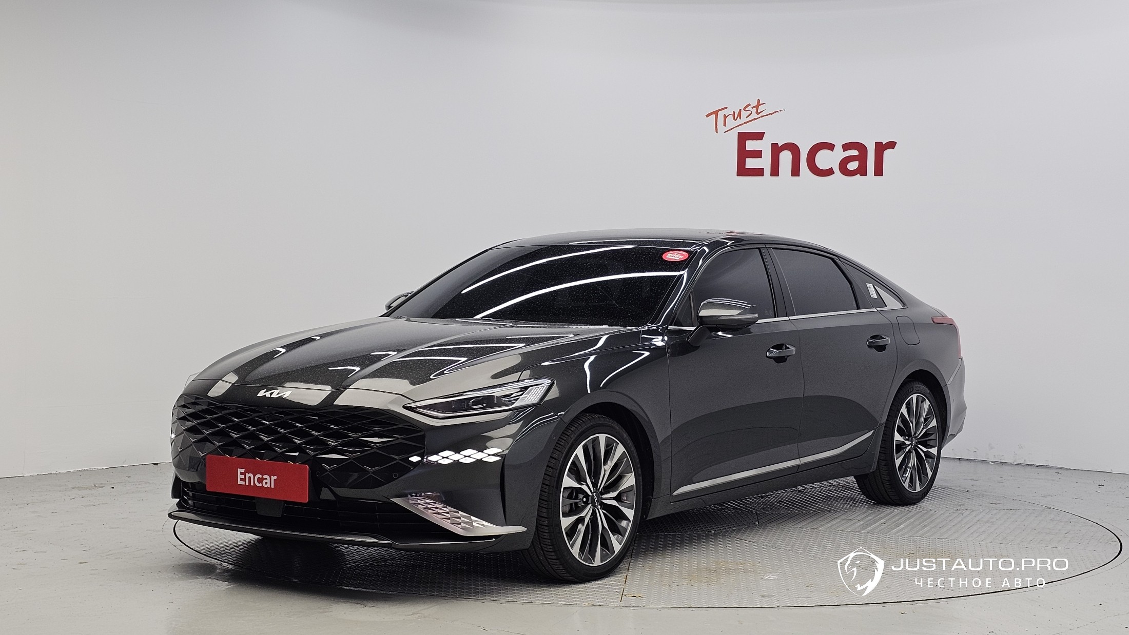 Автомобиль Kia K8