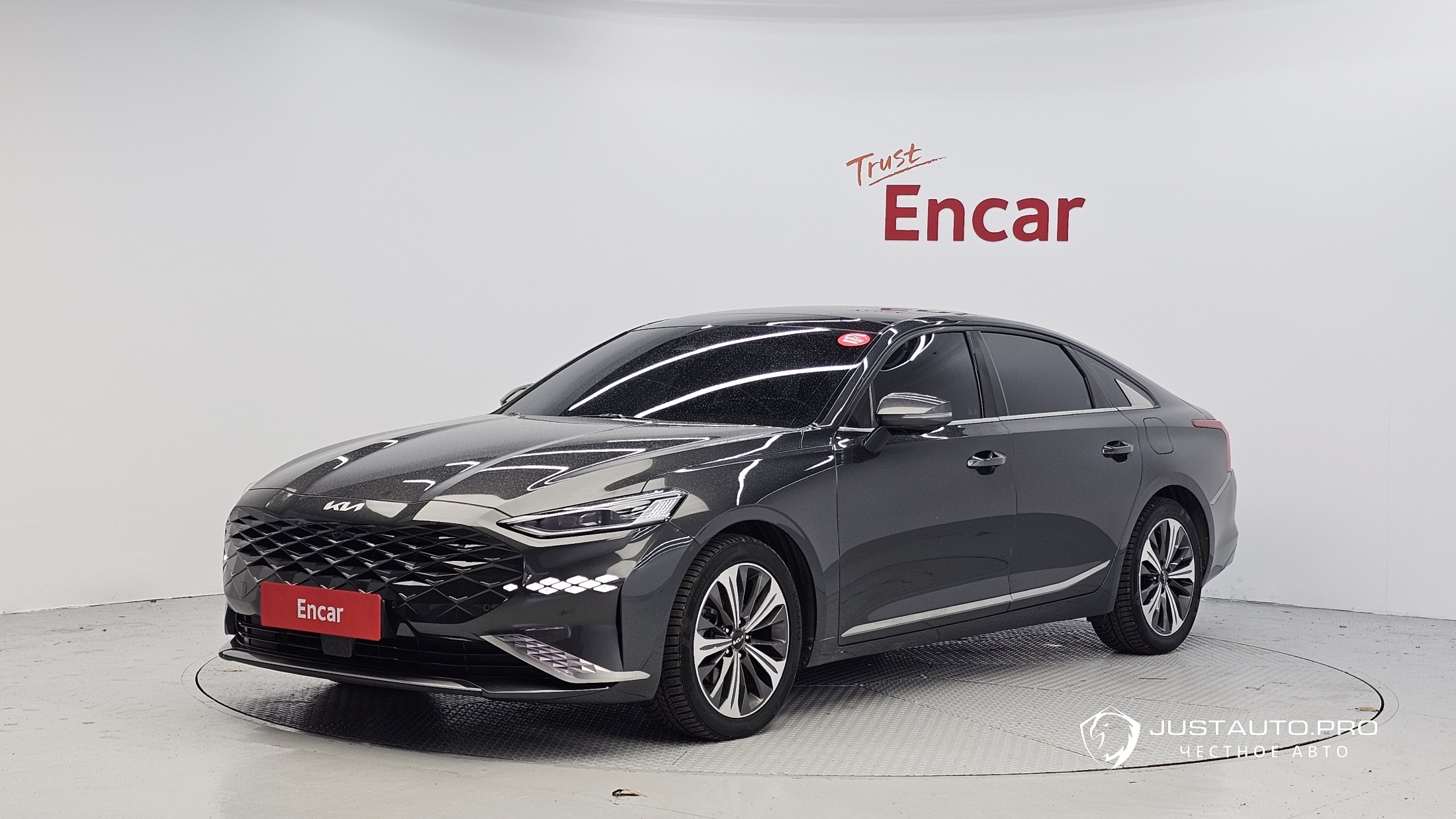 Автомобиль Kia K8