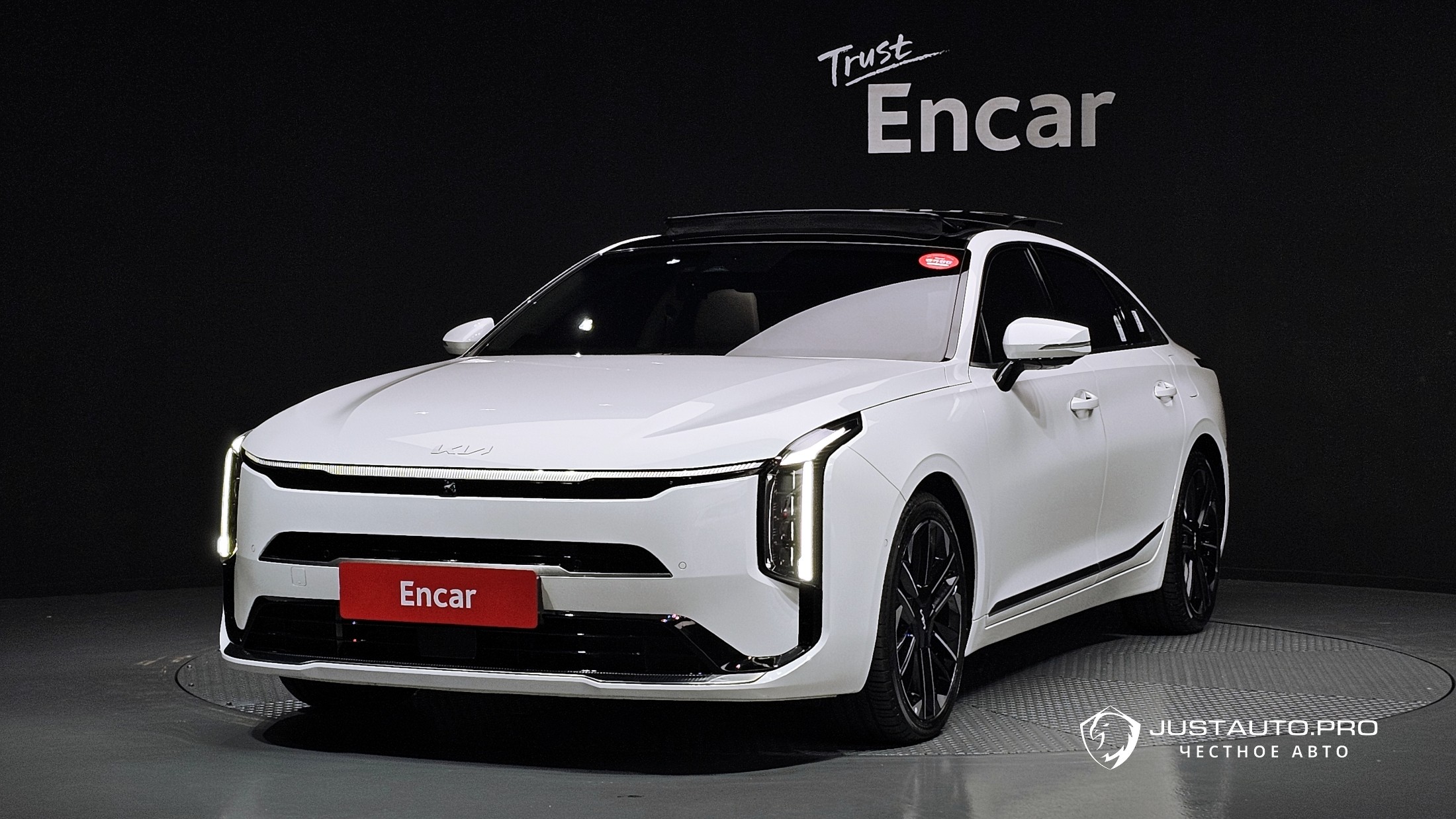 Автомобиль Kia K8