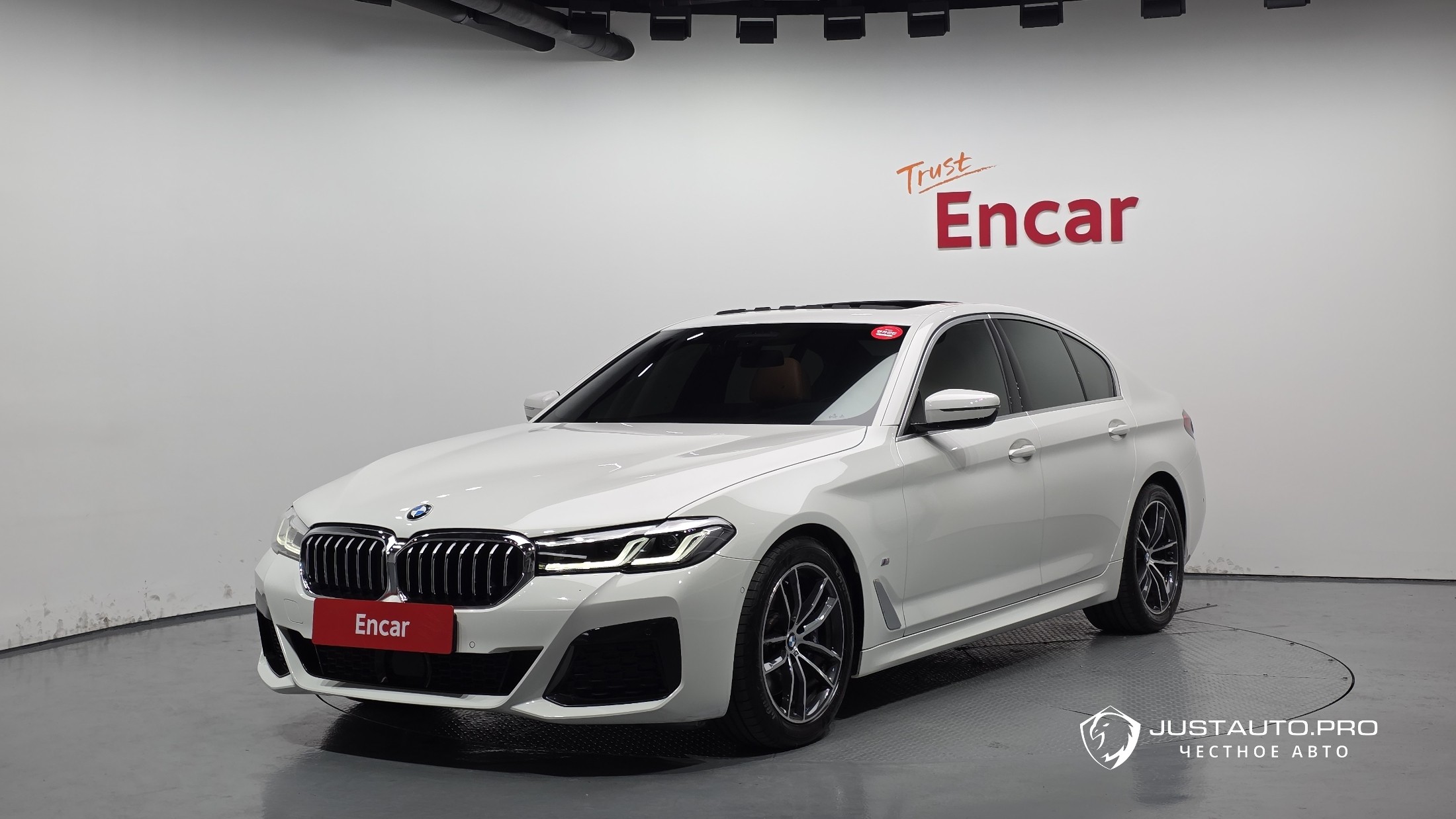 Автомобиль BMW 5-Series