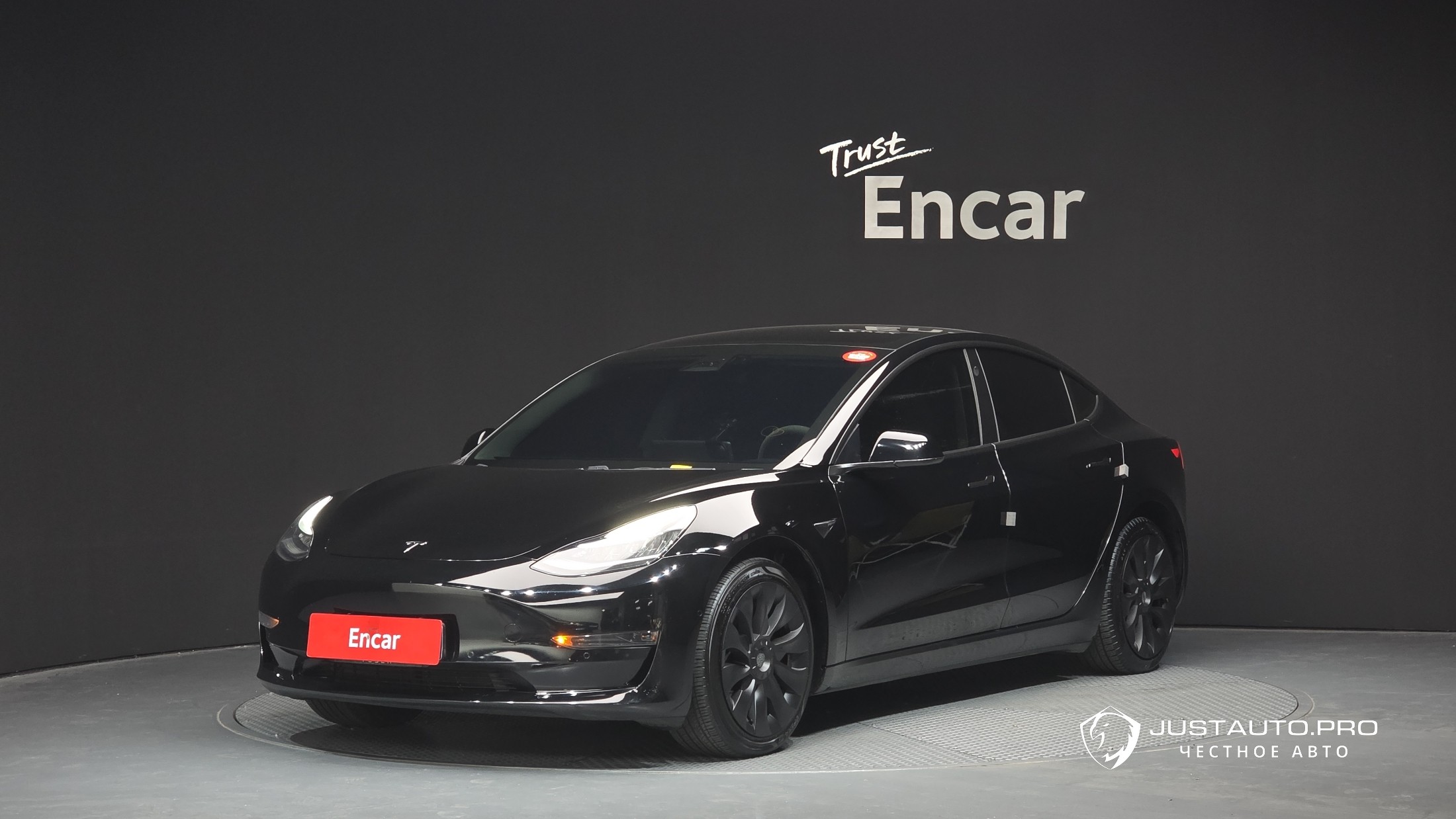 Автомобиль Tesla Model 3