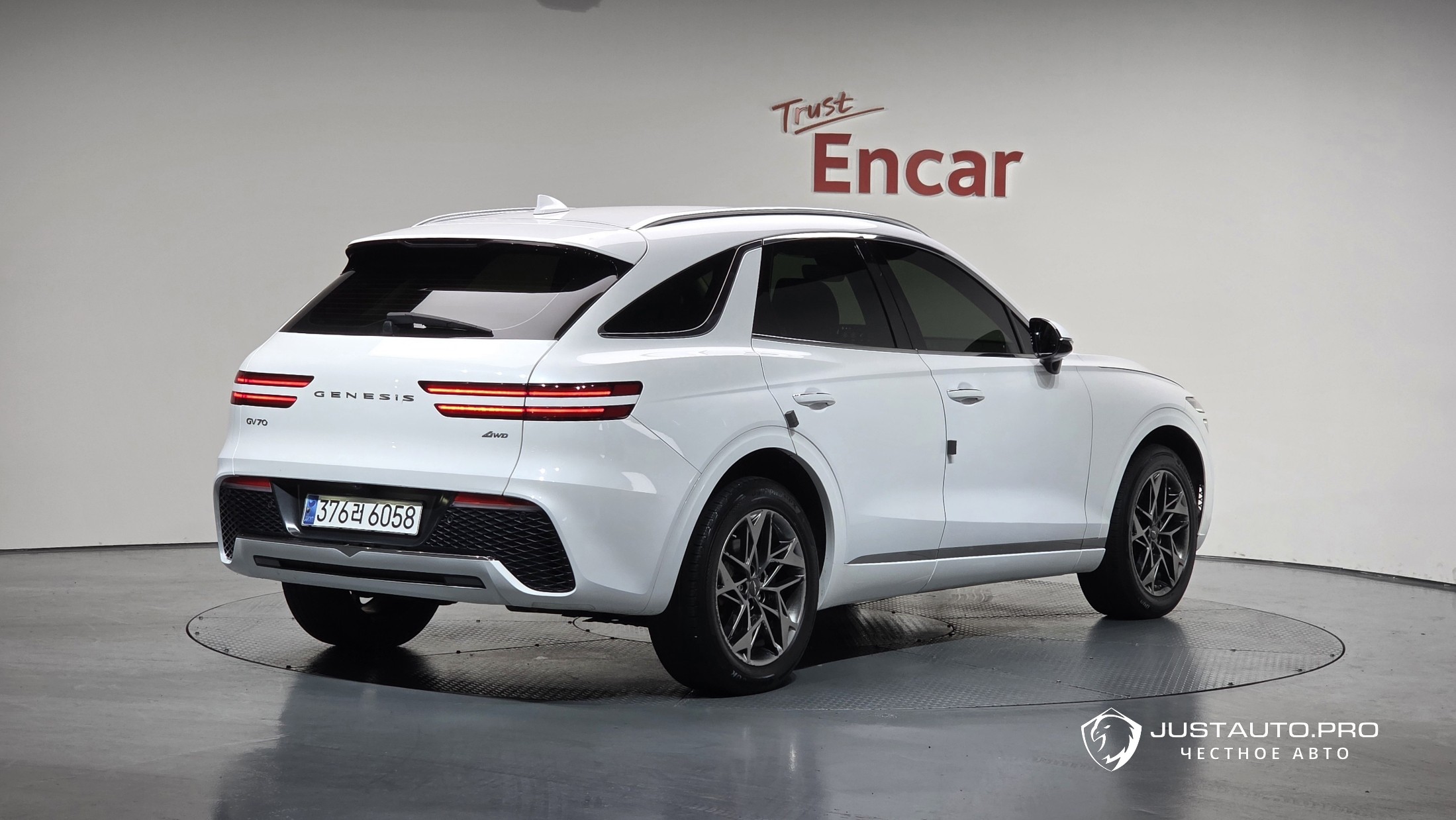 Автомобиль Genesis GV70