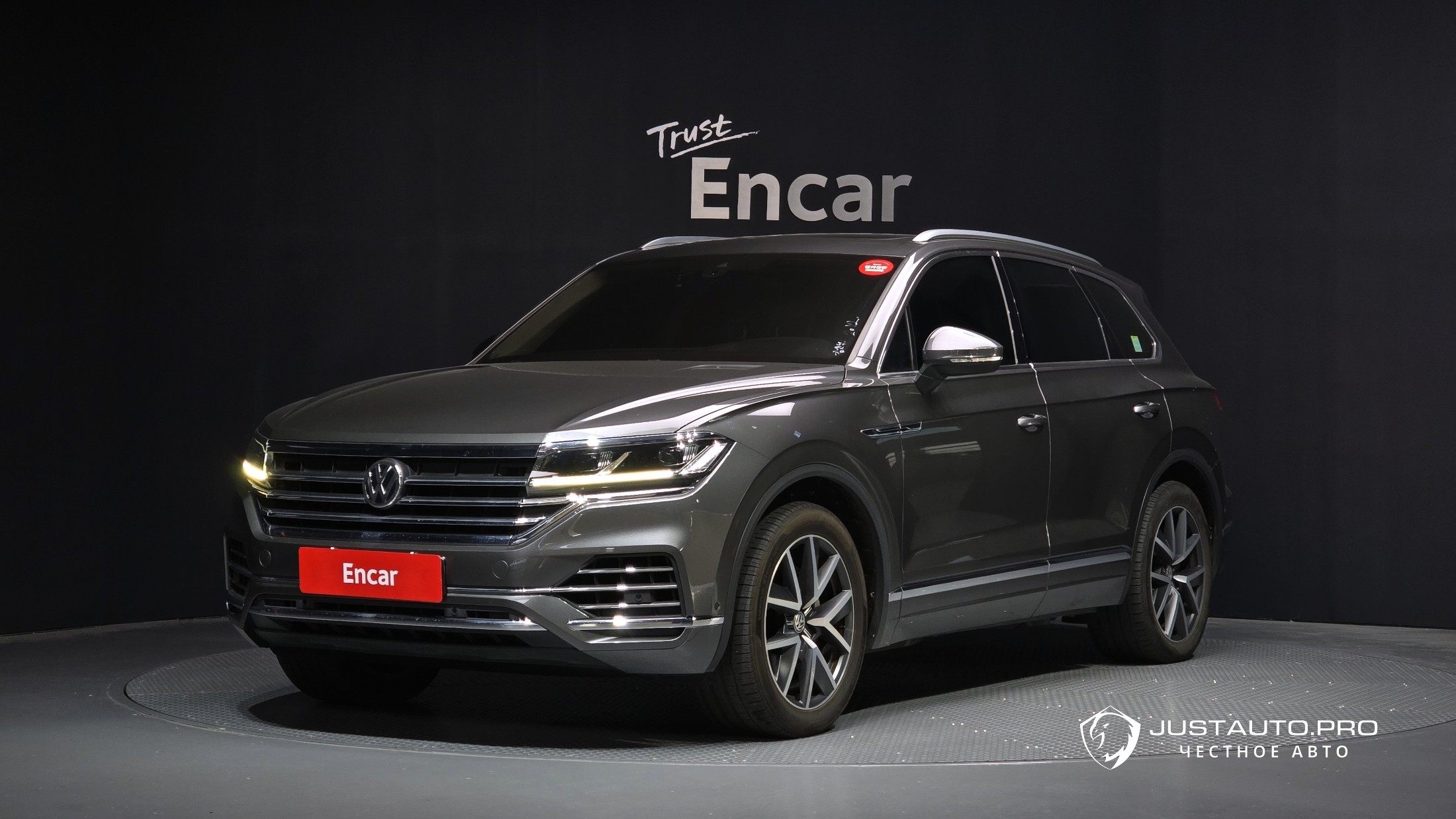 Автомобиль Volkswagen Touareg