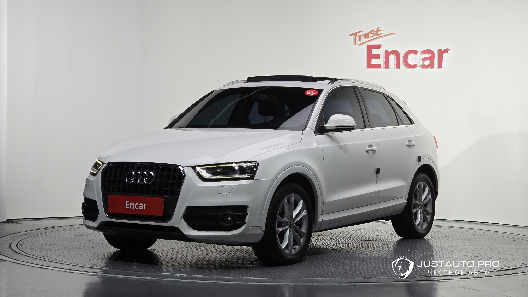 Автомобиль Audi Q3
