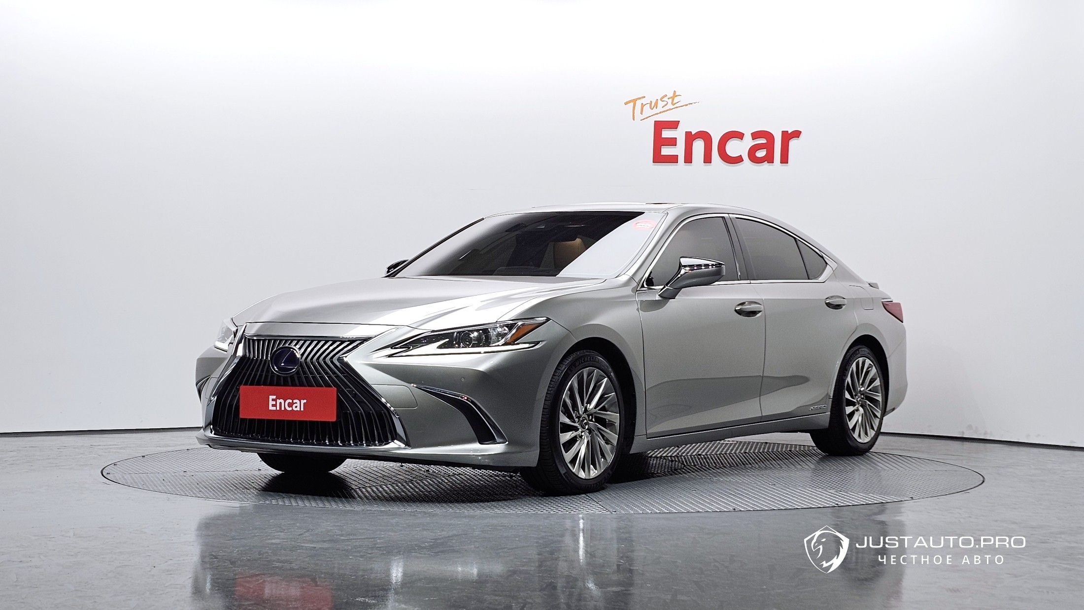 Автомобиль Lexus ES