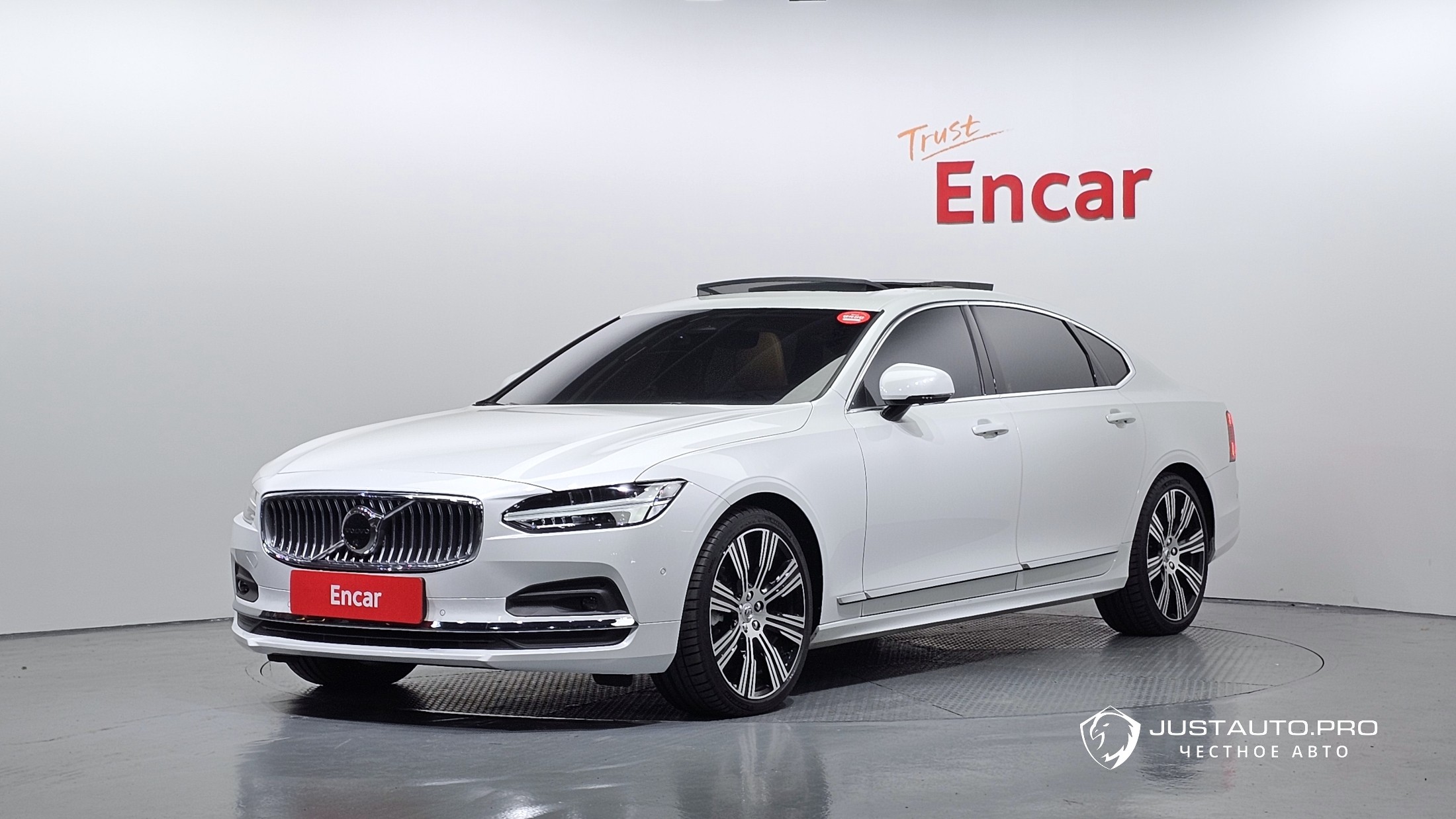 Автомобиль Volvo S90