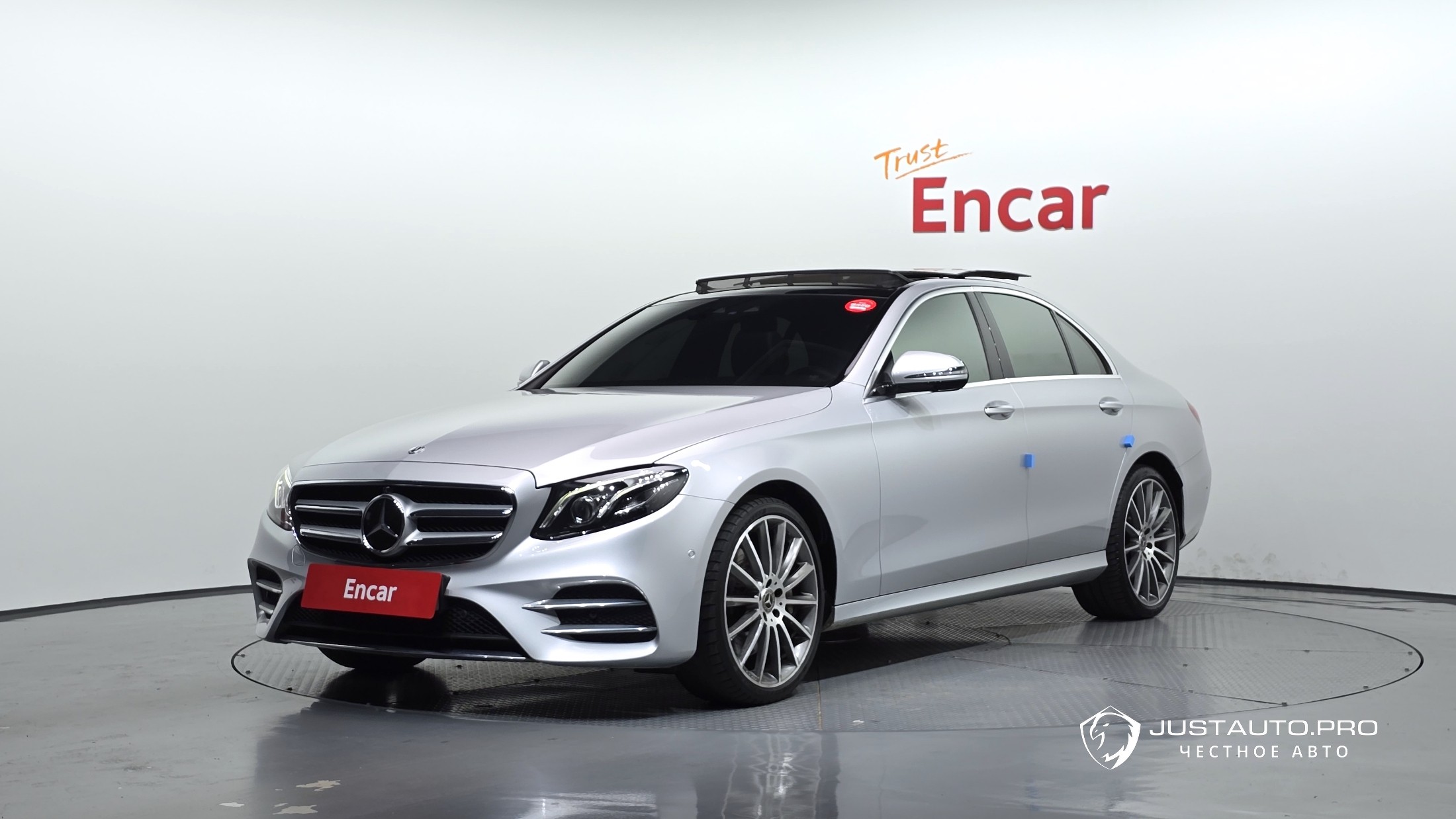 Автомобиль Mercedes-Benz E-Class