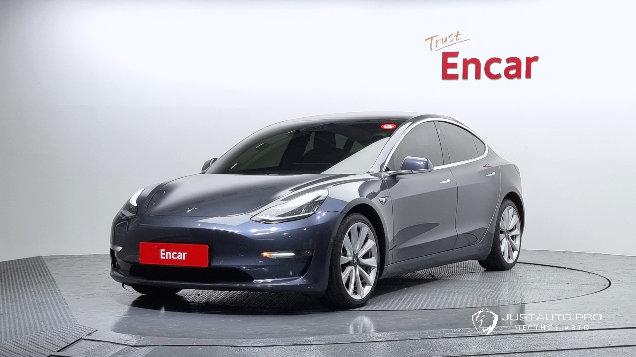 Автомобиль Tesla Model 3
