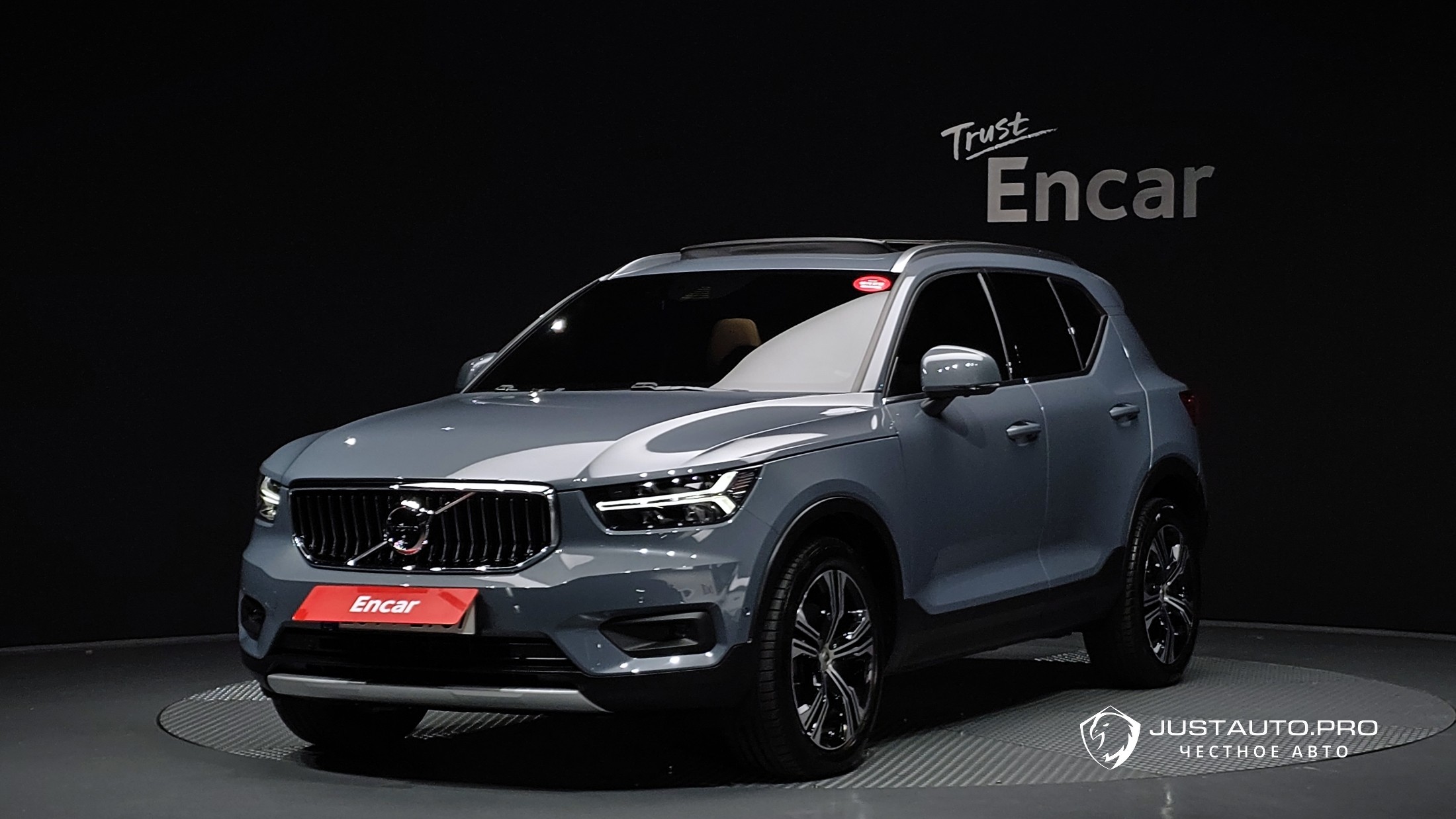 Автомобиль Volvo XC40