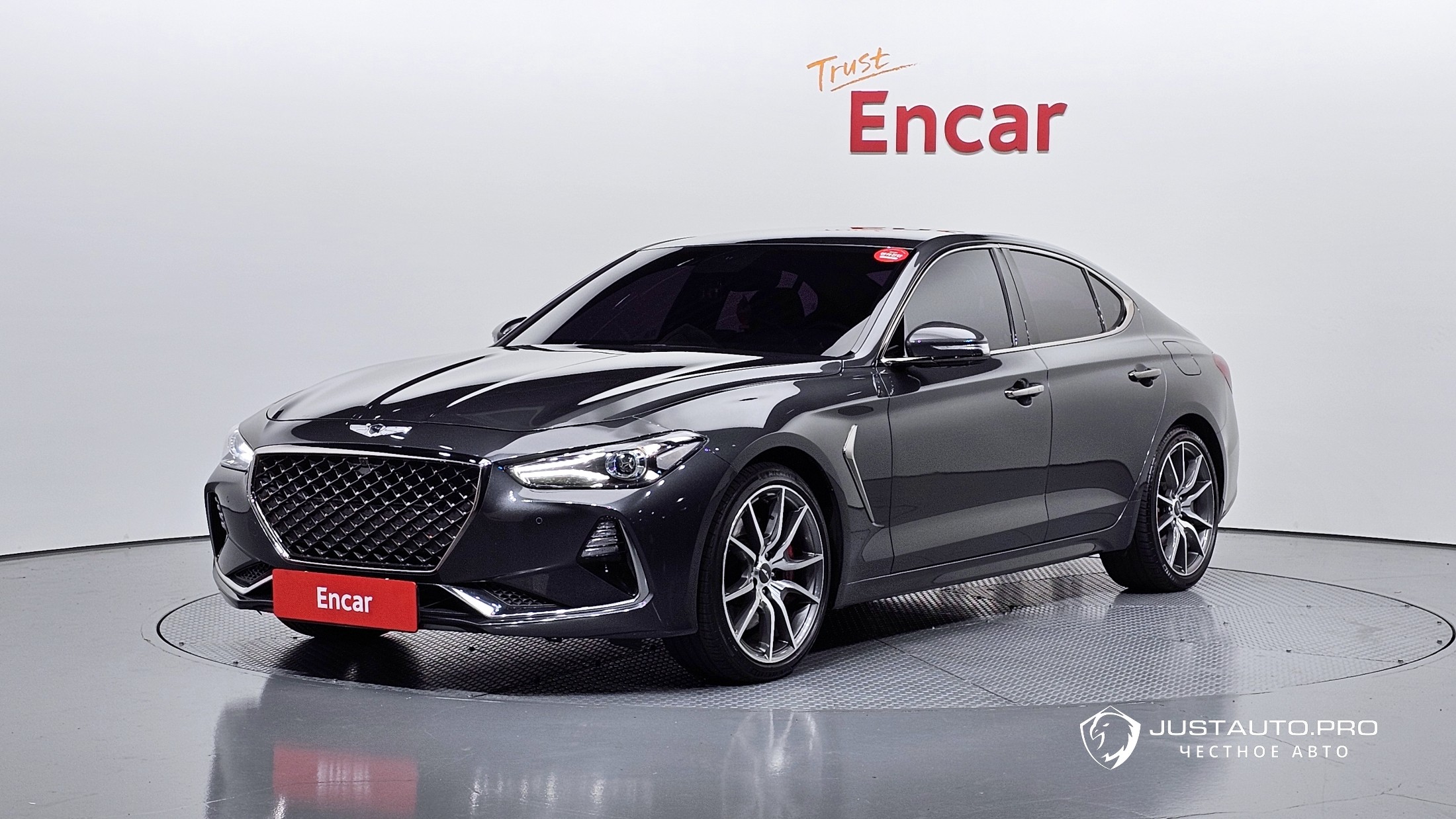 Автомобиль Genesis G70