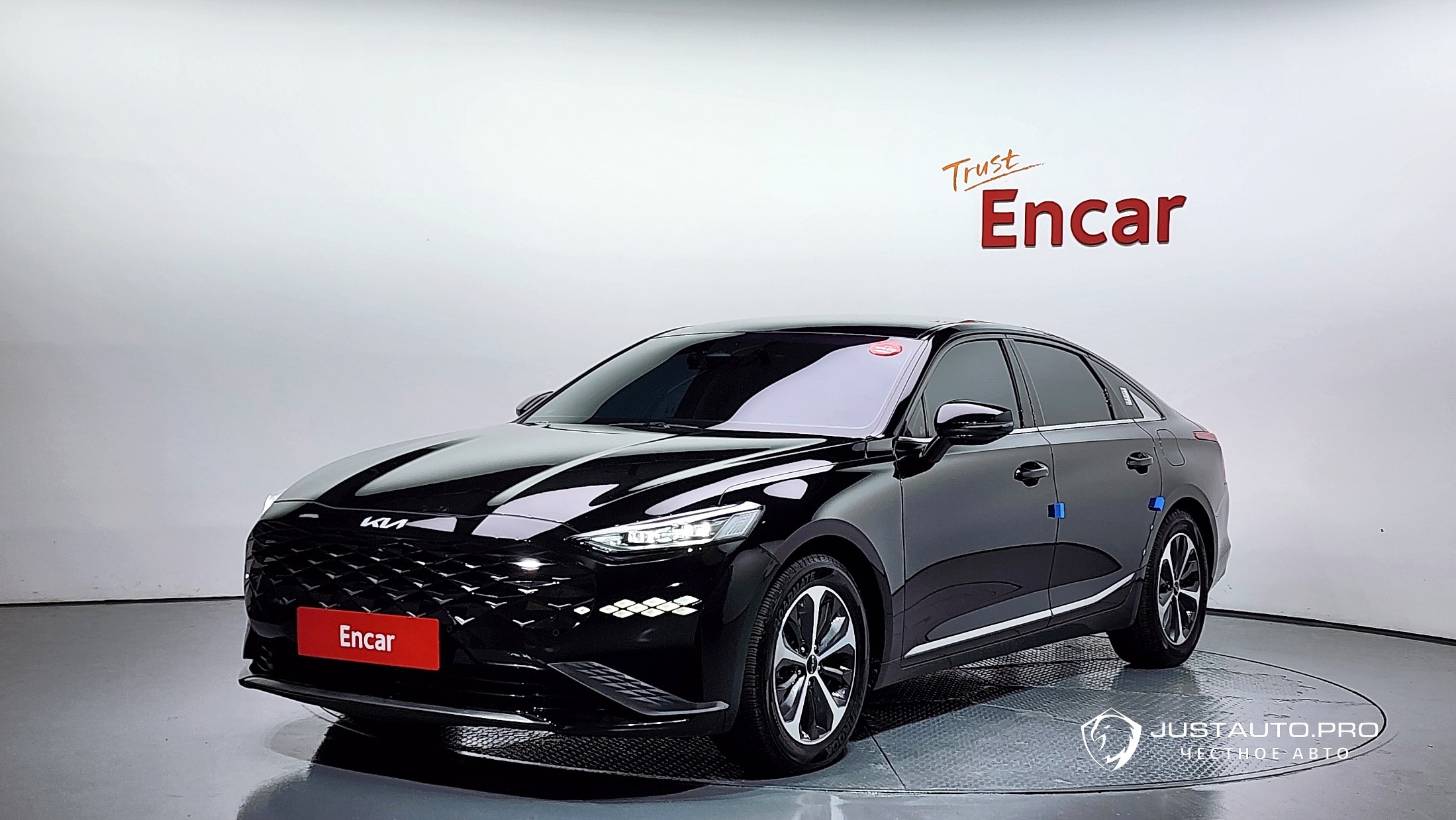 Автомобиль Kia K8