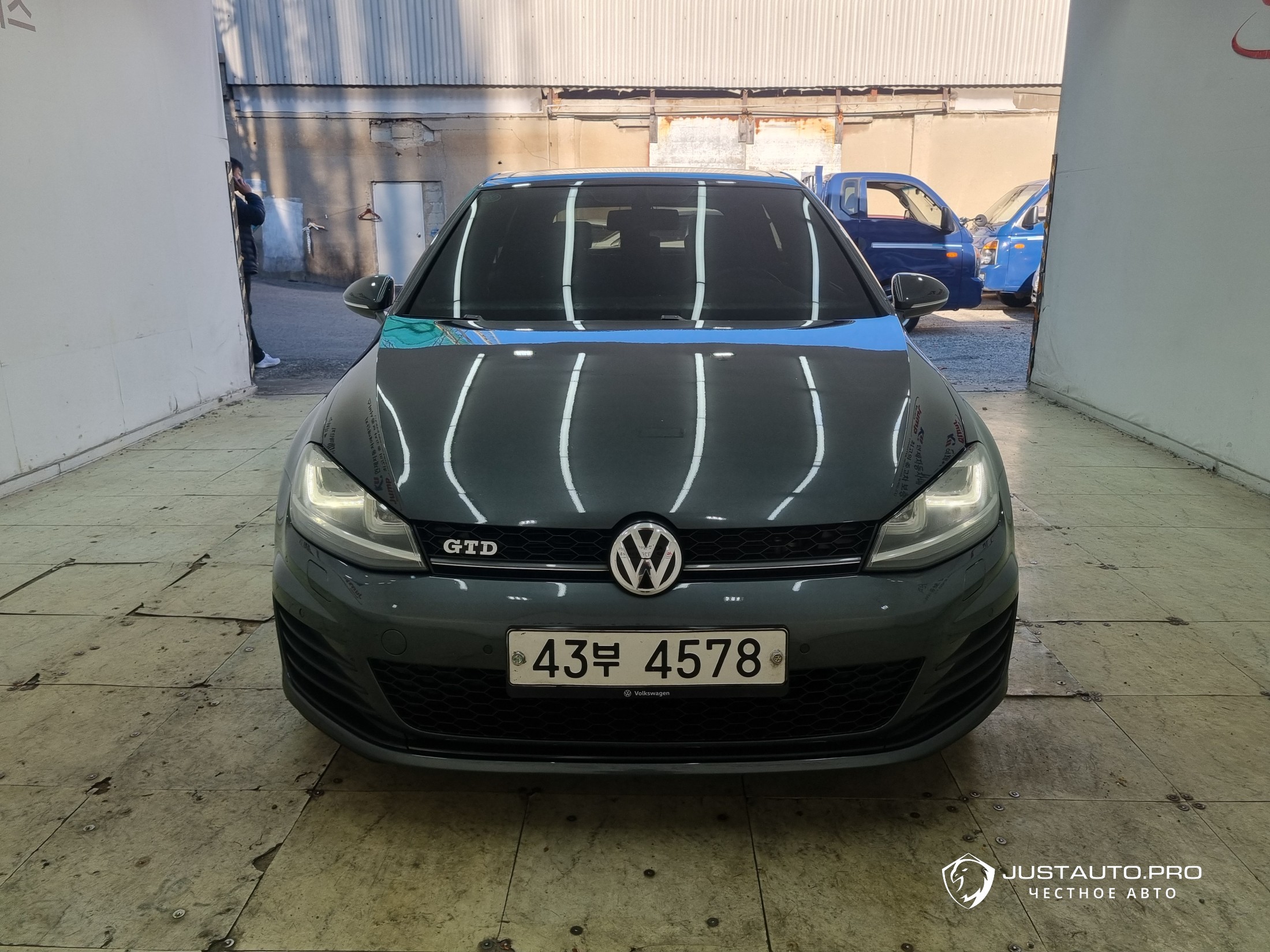 Автомобиль Volkswagen Golf