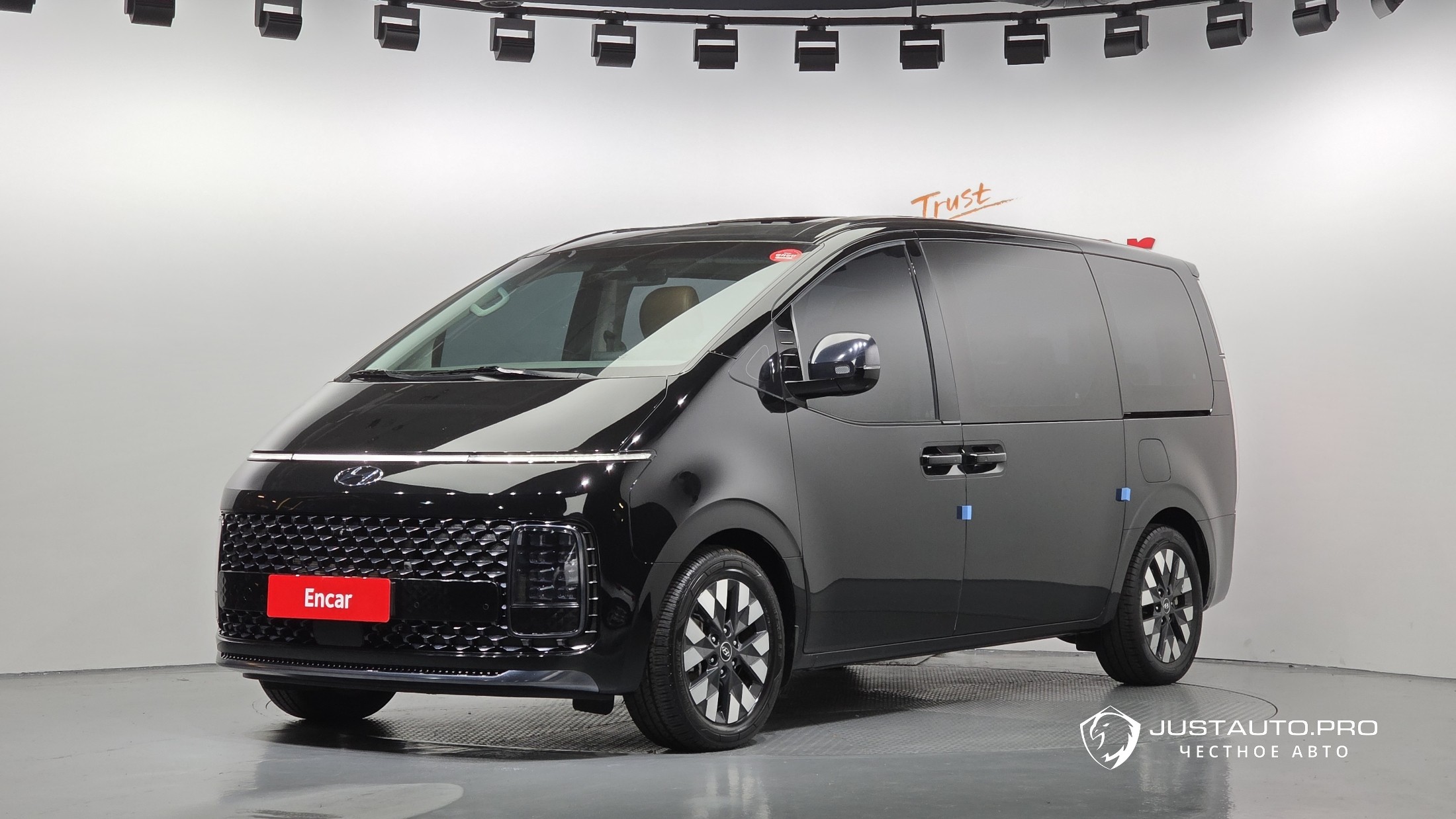 Автомобиль Hyundai Staria