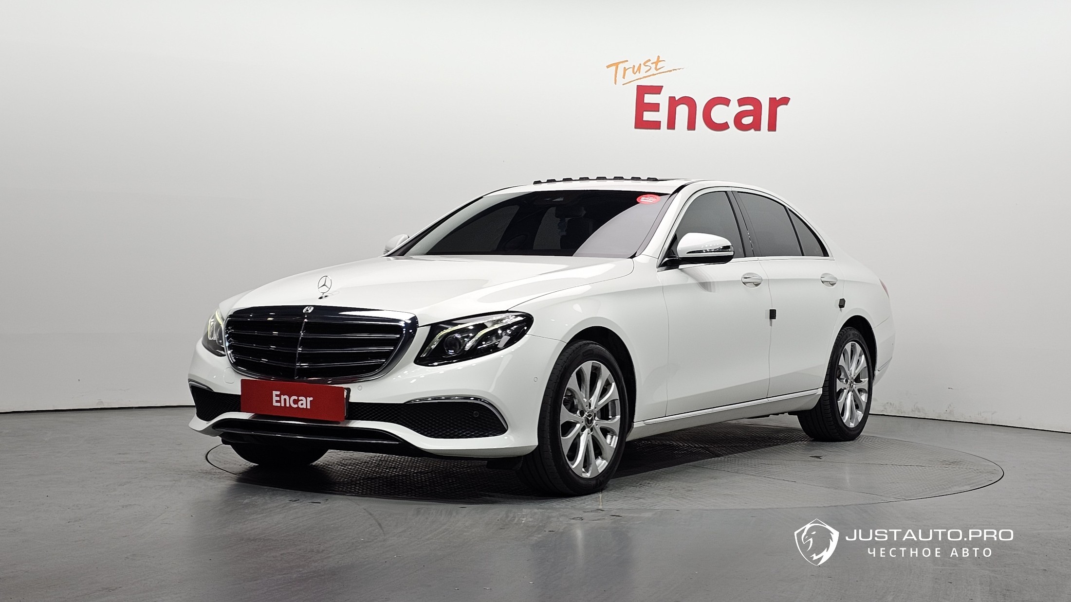 Автомобиль Mercedes-Benz E-Class