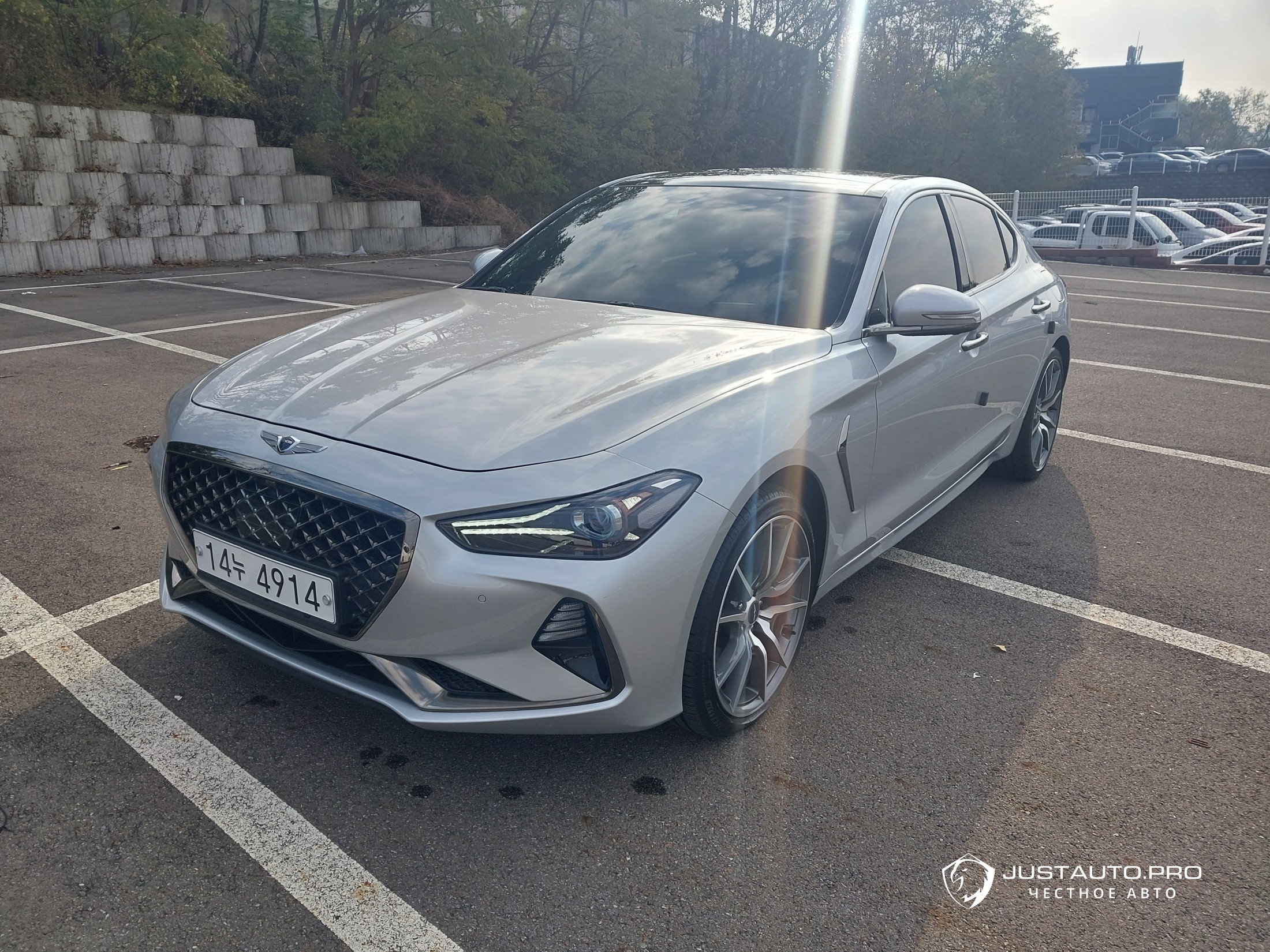 Автомобиль Genesis G70