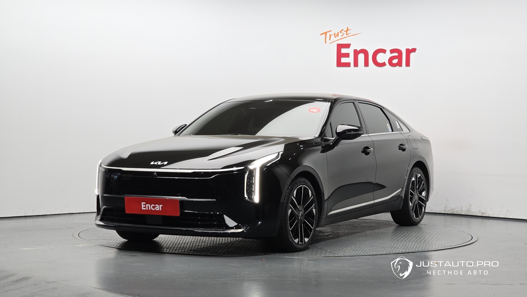 Автомобиль Kia K8