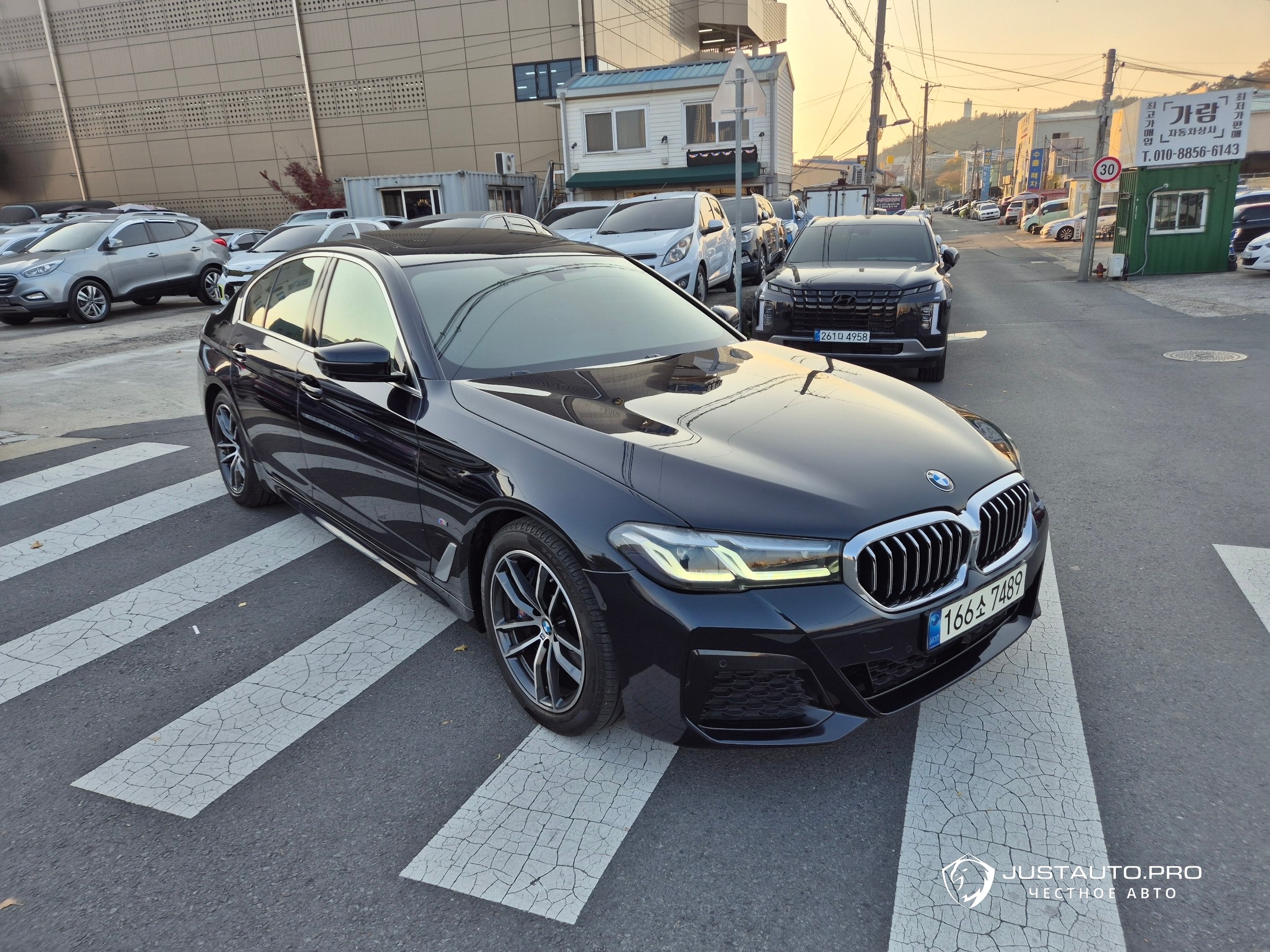 Автомобиль BMW 5-Series