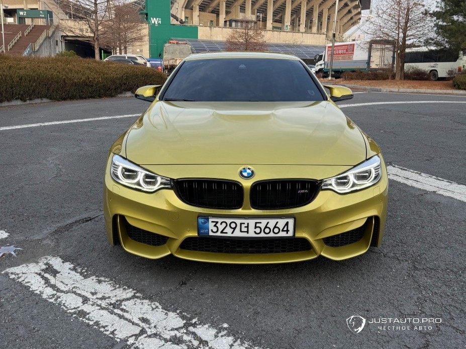 Автомобиль BMW M4