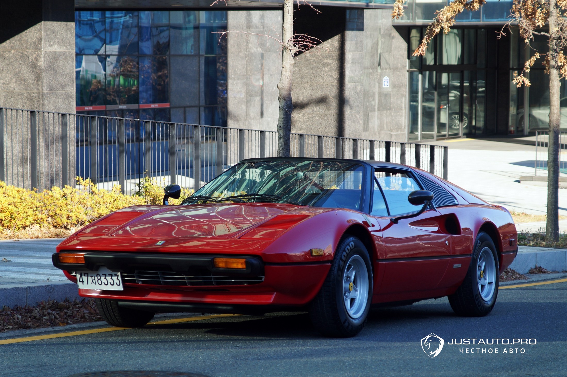 Автомобиль Ferrari 308