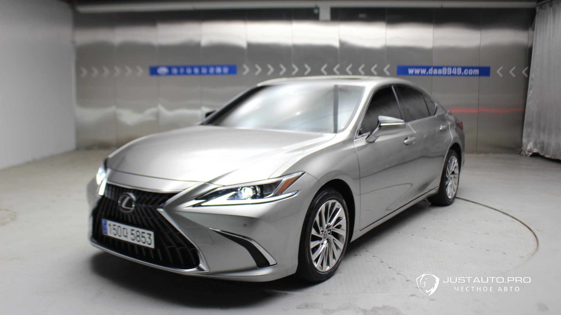 Автомобиль Lexus ES