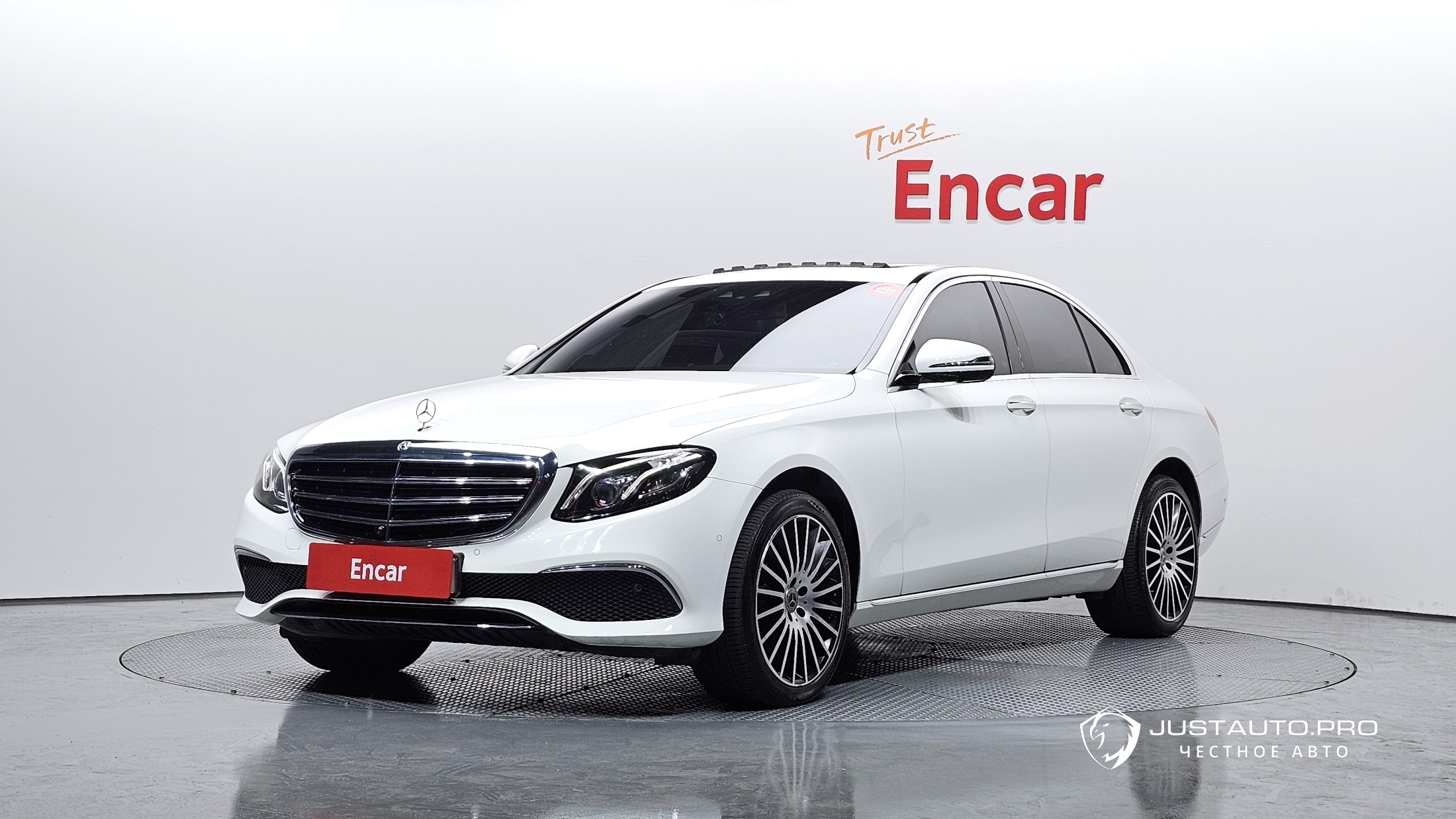 Автомобиль Mercedes-Benz E-Class