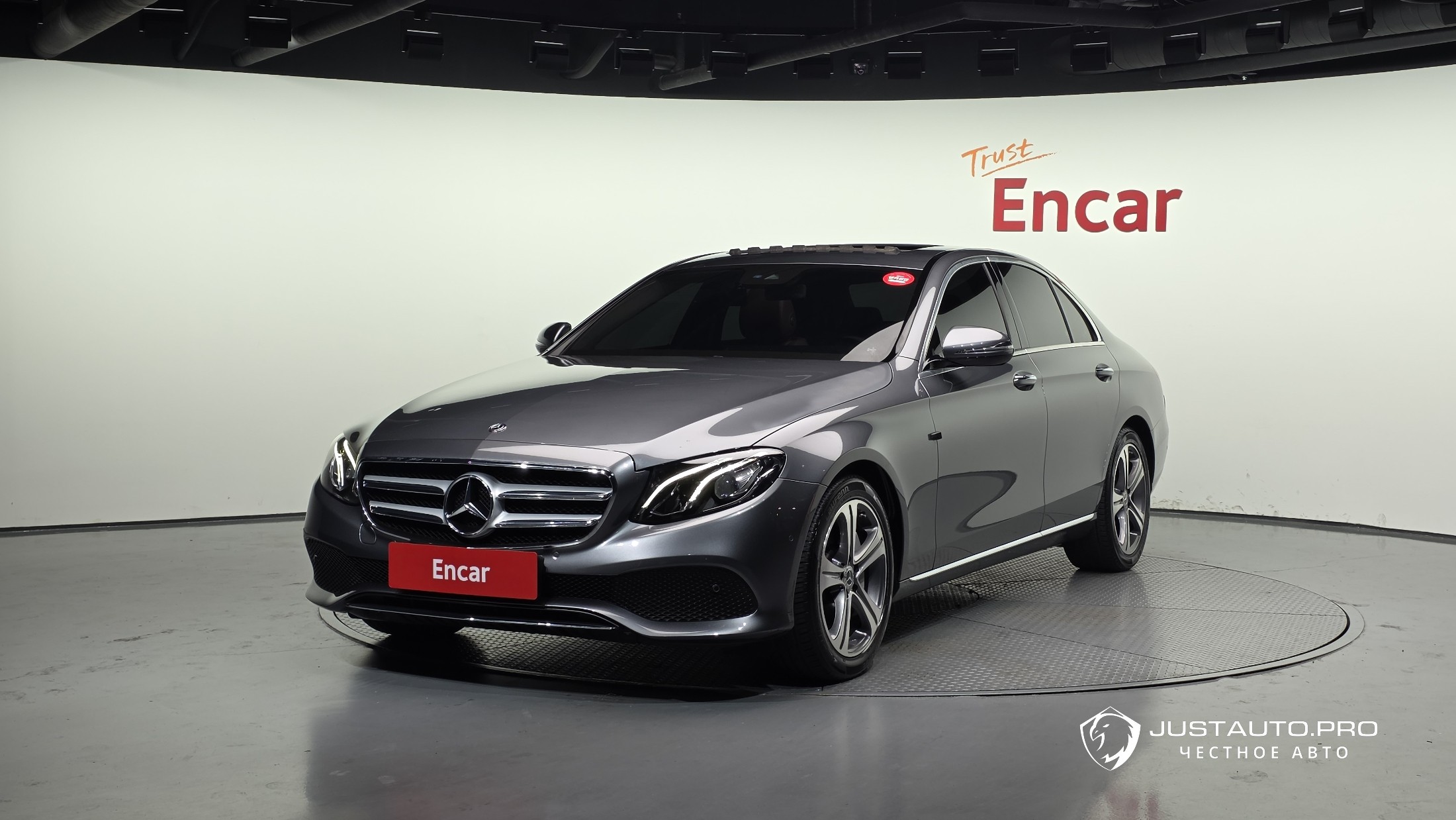 Автомобиль Mercedes-Benz E-Class