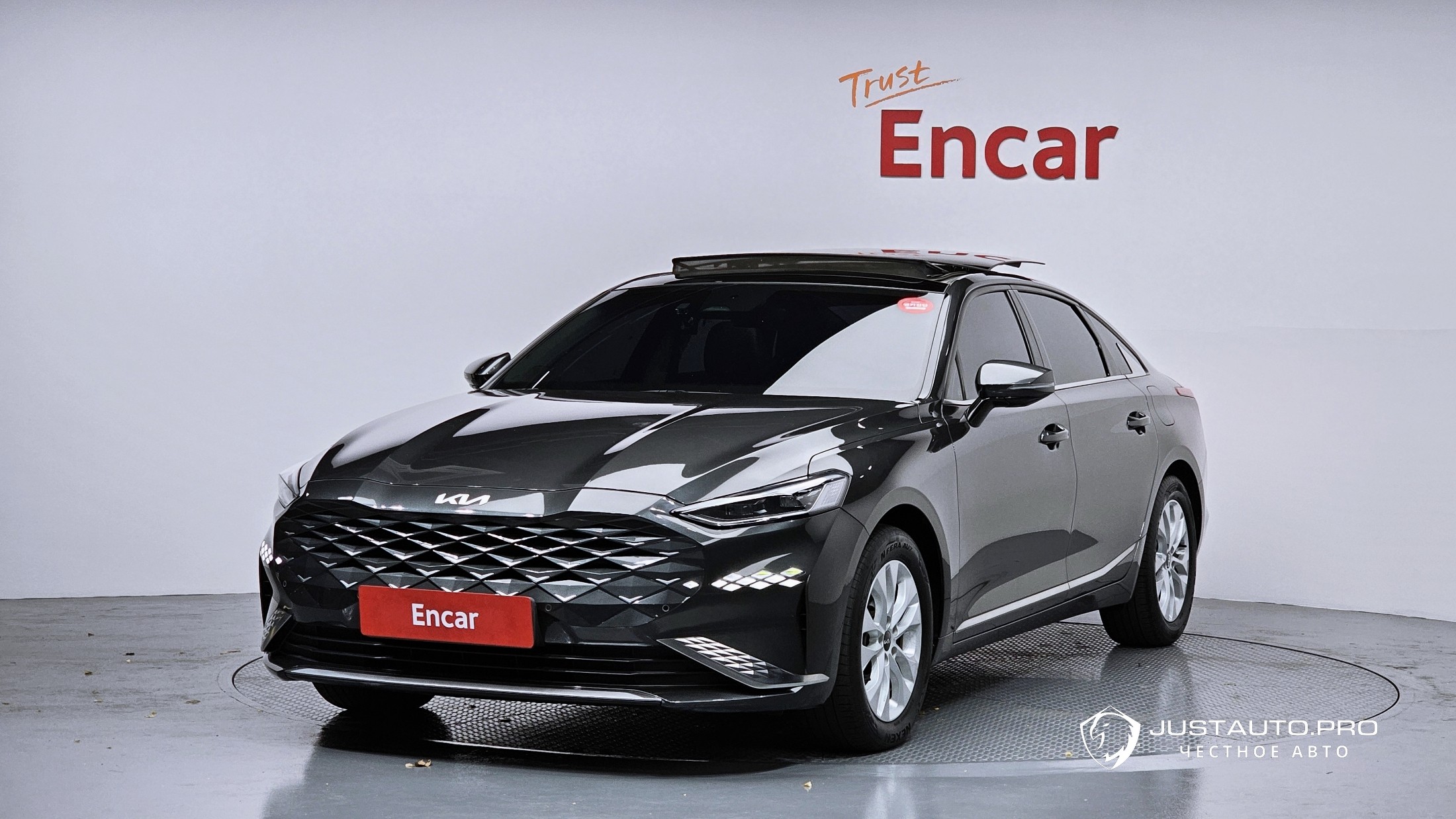 Автомобиль Kia K8