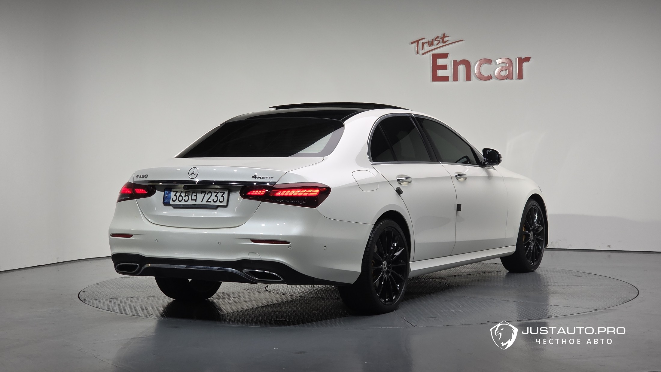 Автомобиль Mercedes-Benz E-Class