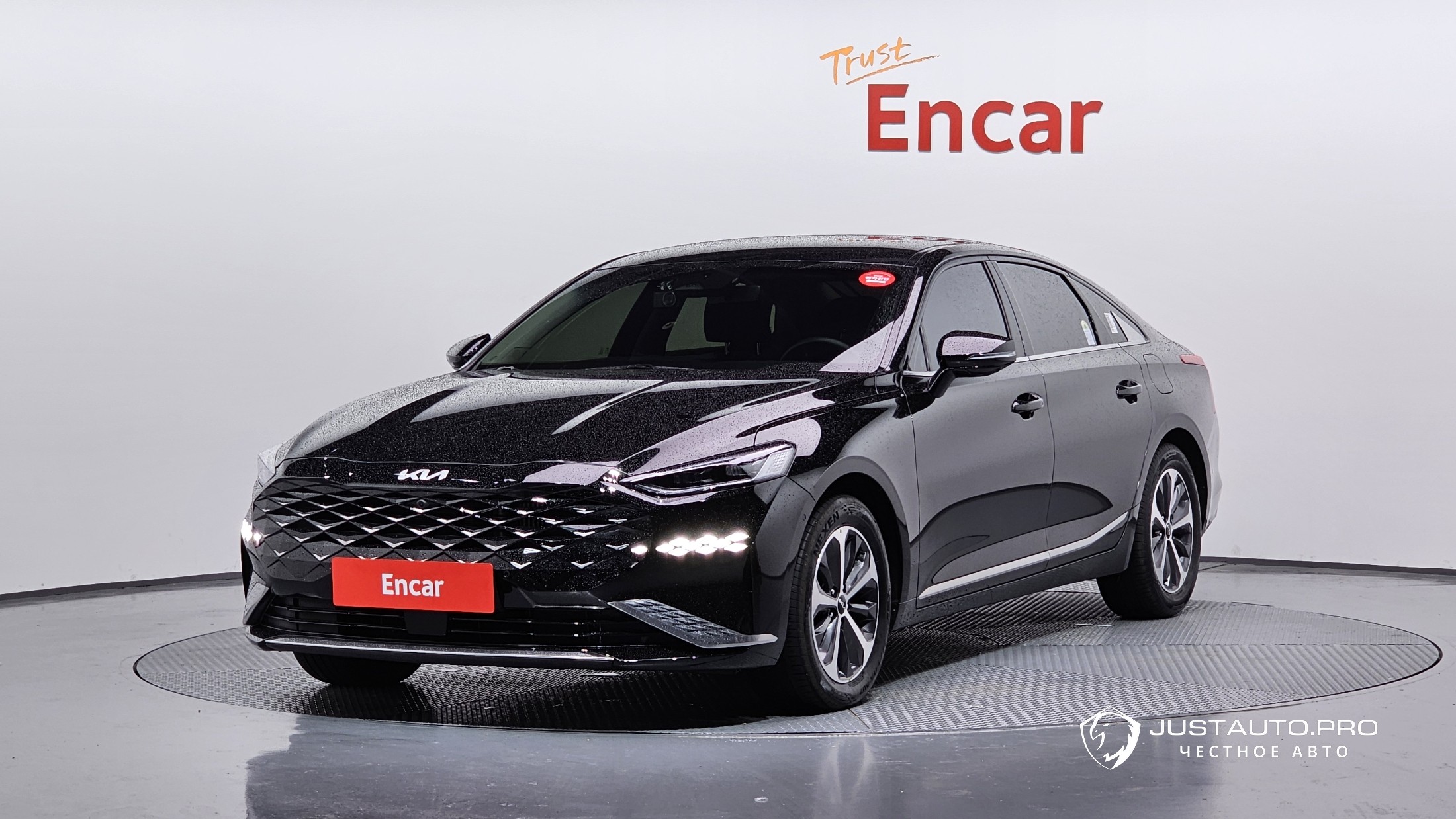 Автомобиль Kia K8