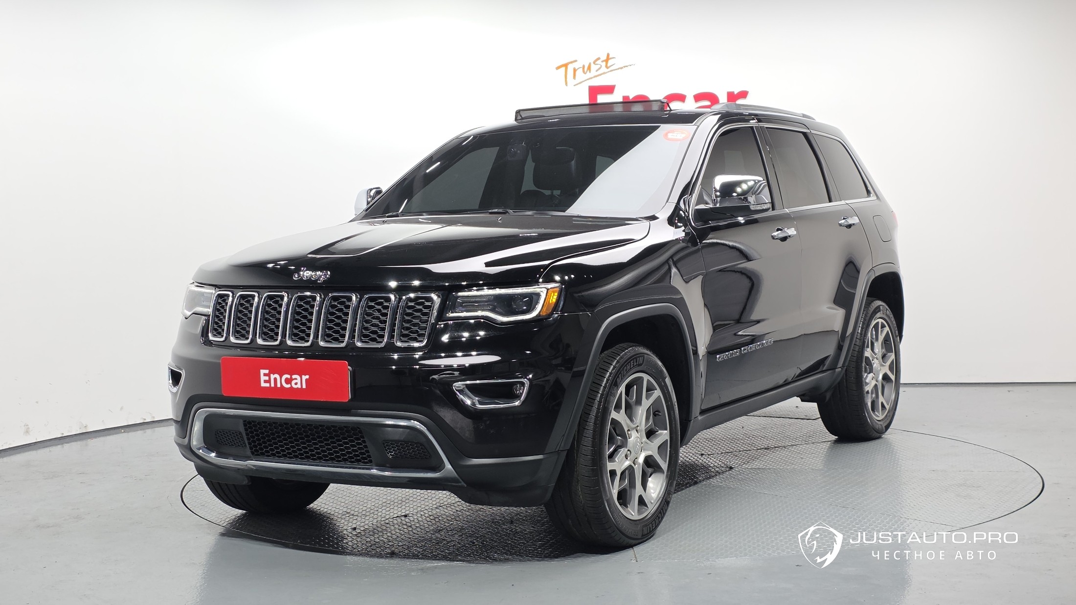 Автомобиль Jeep Cherokee