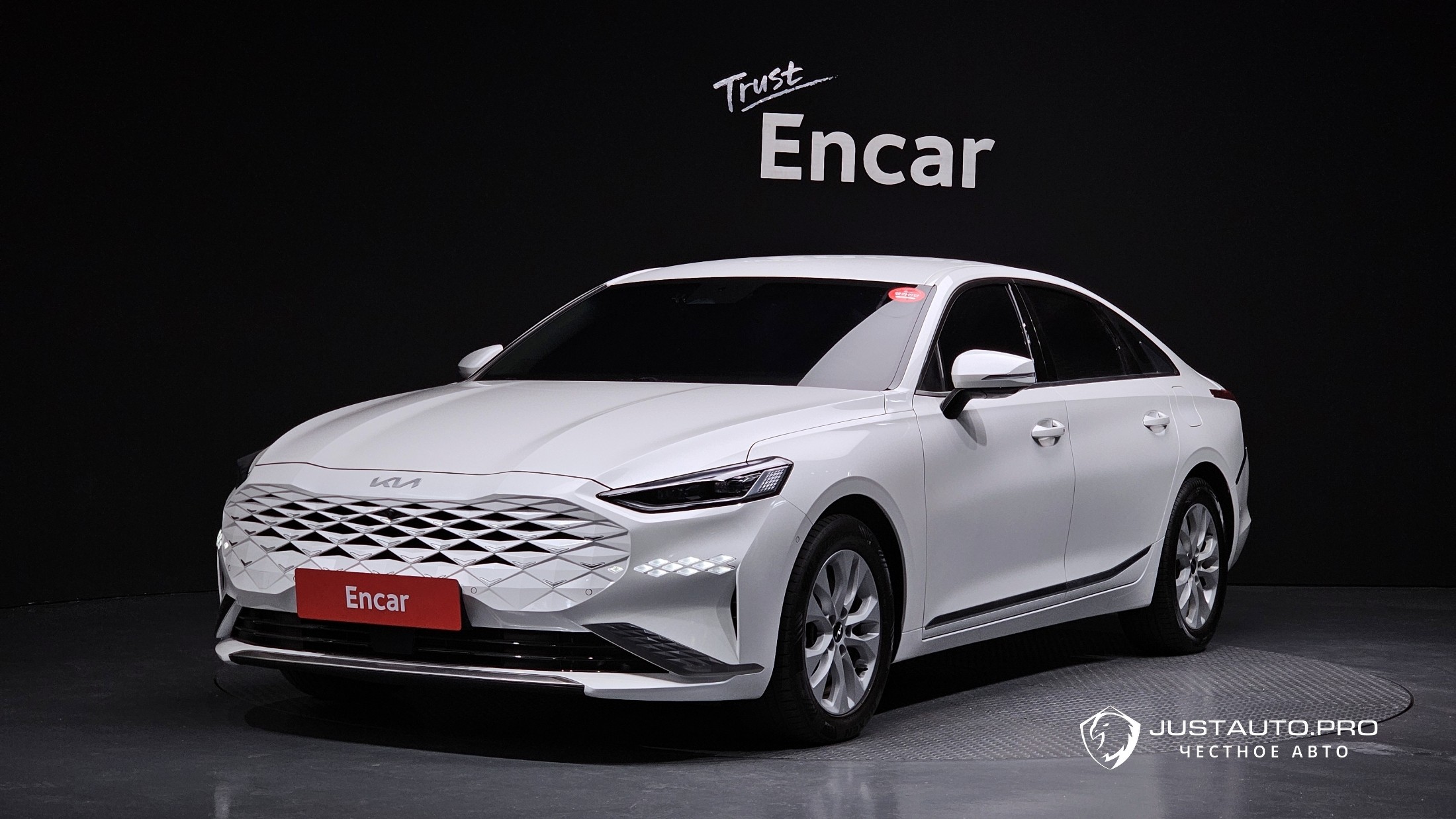 Автомобиль Kia K8