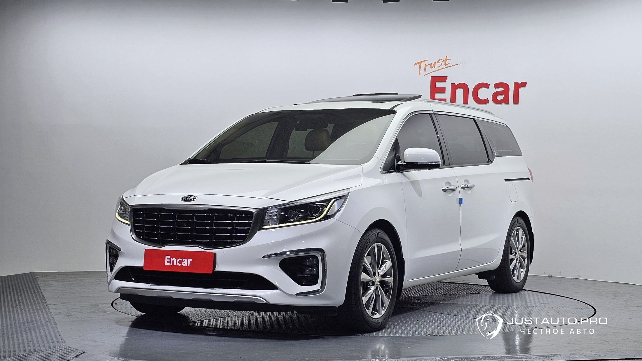 Автомобиль Kia Canival