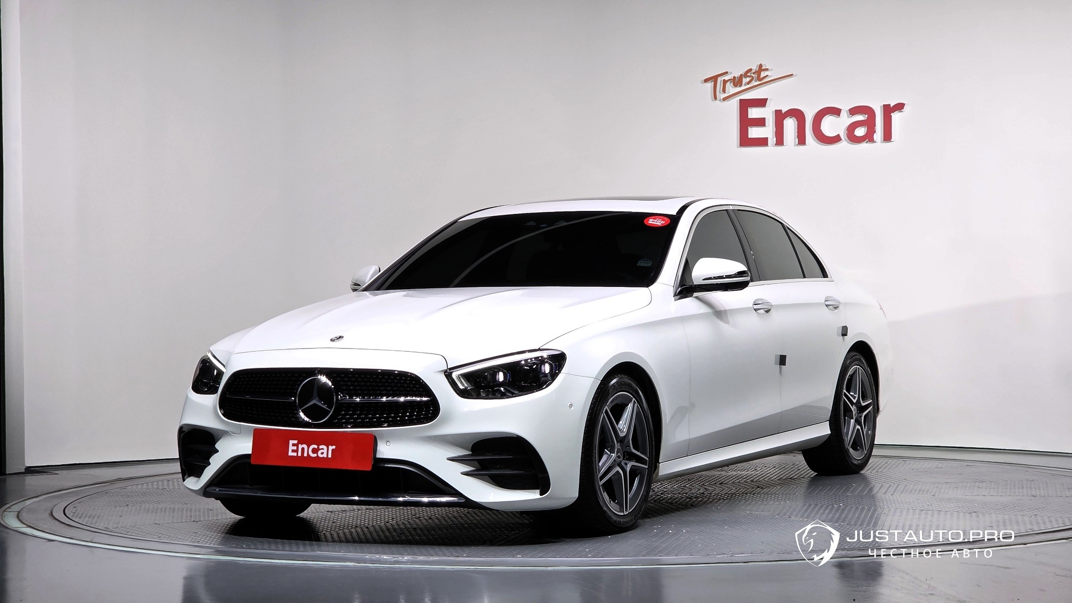 Автомобиль Mercedes-Benz E-Class