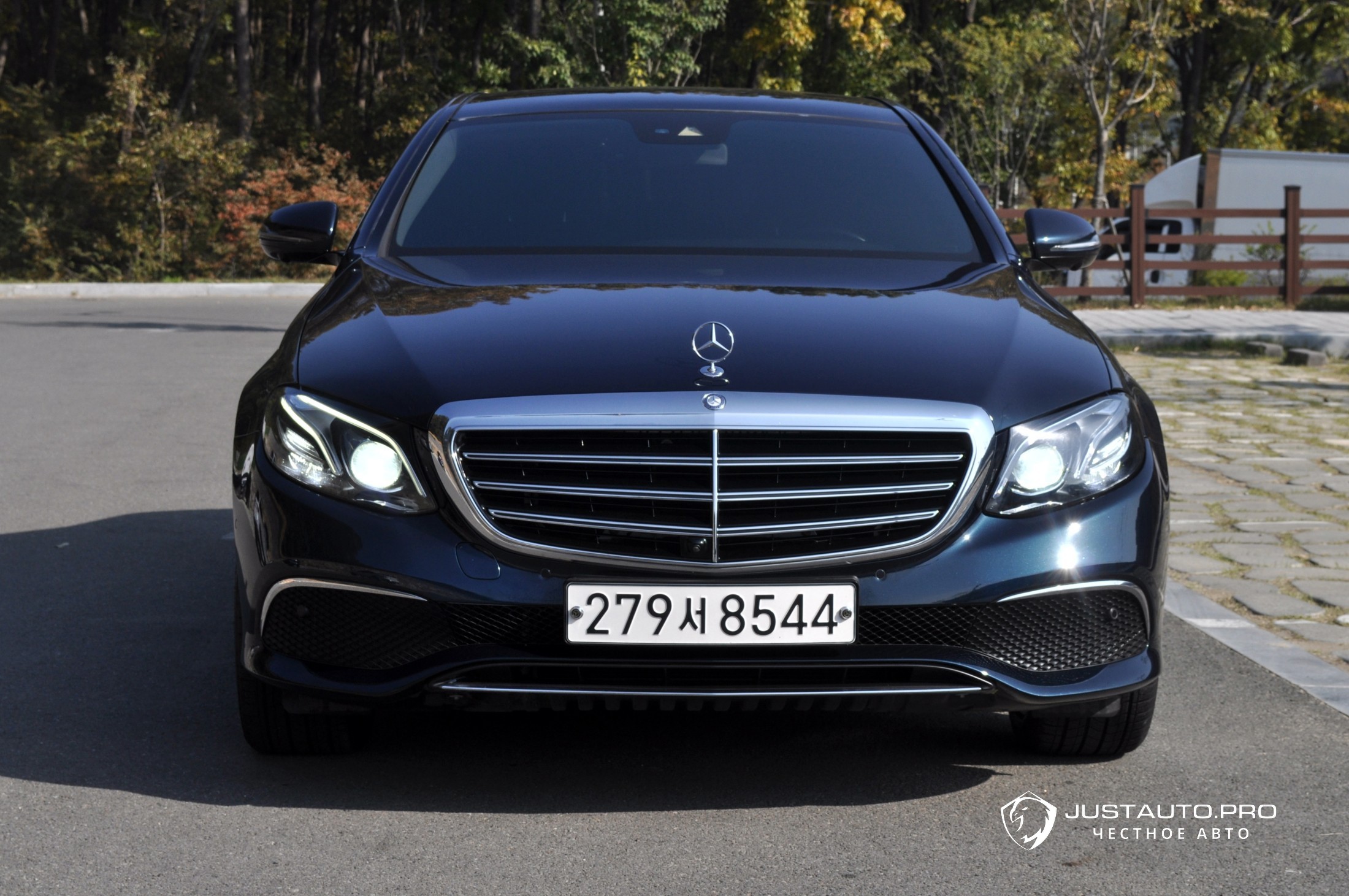 Автомобиль Mercedes-Benz E-Class