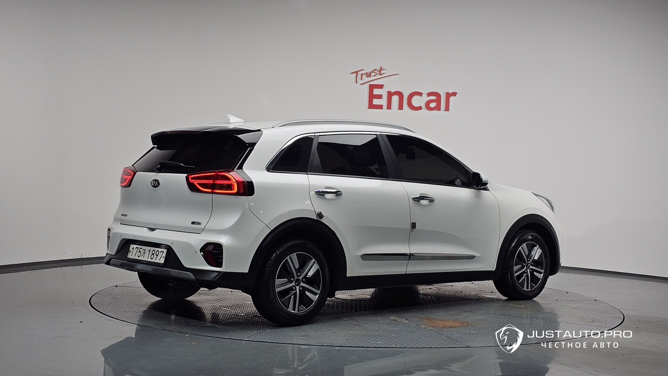 Автомобиль Kia Niro