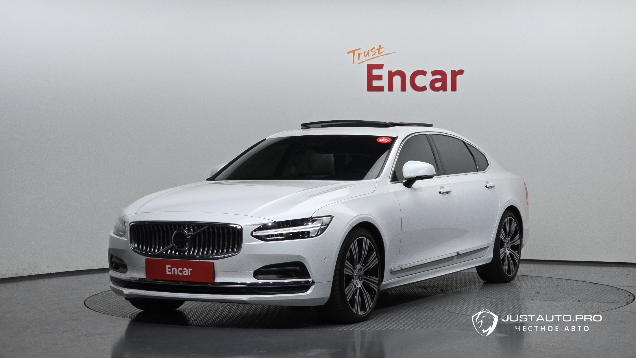 Автомобиль Volvo S90