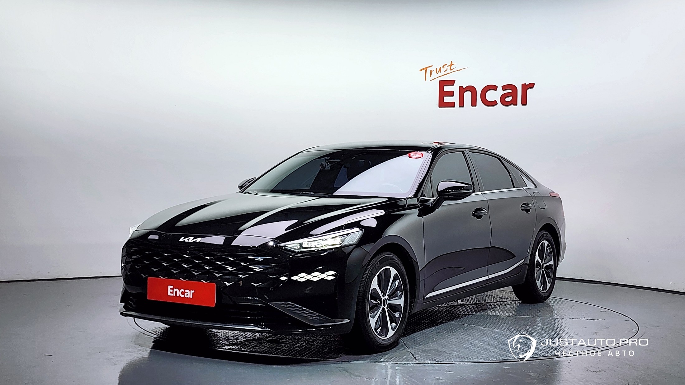 Автомобиль Kia K8