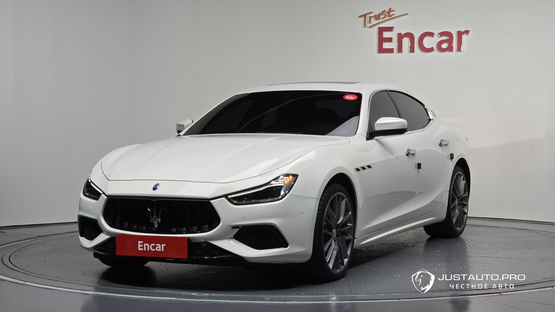 Автомобиль Maserati Ghibli