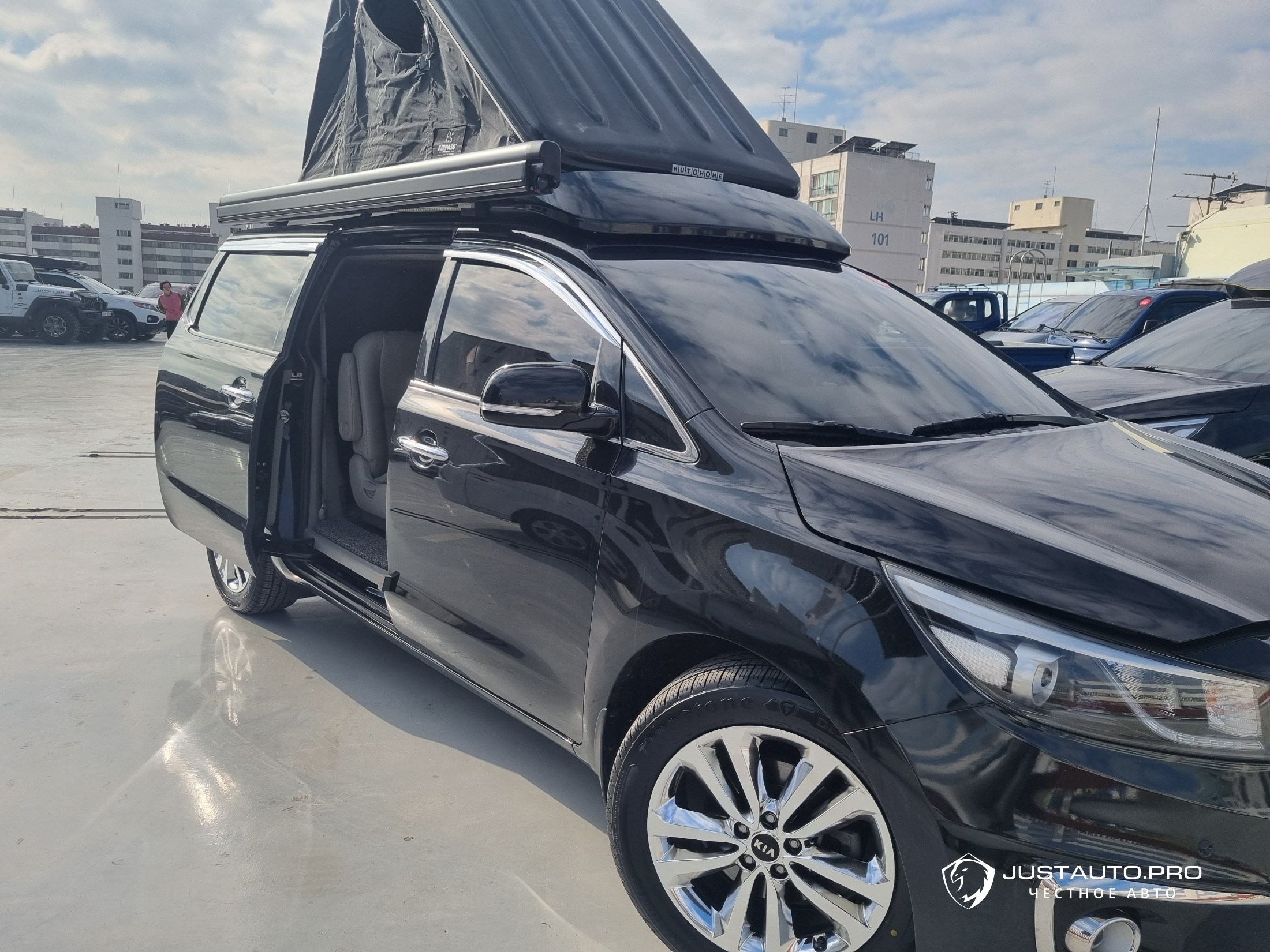 Автомобиль Kia Canival