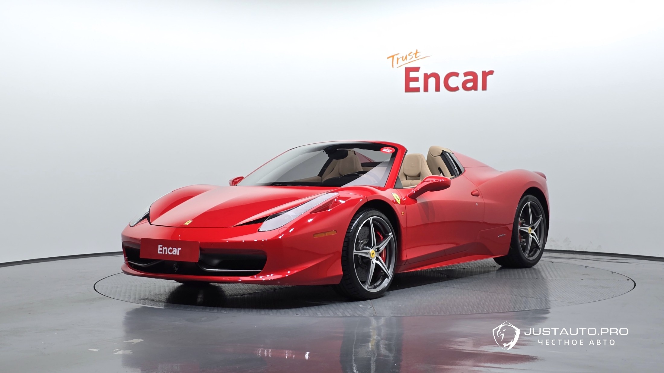 Автомобиль Ferrari 458