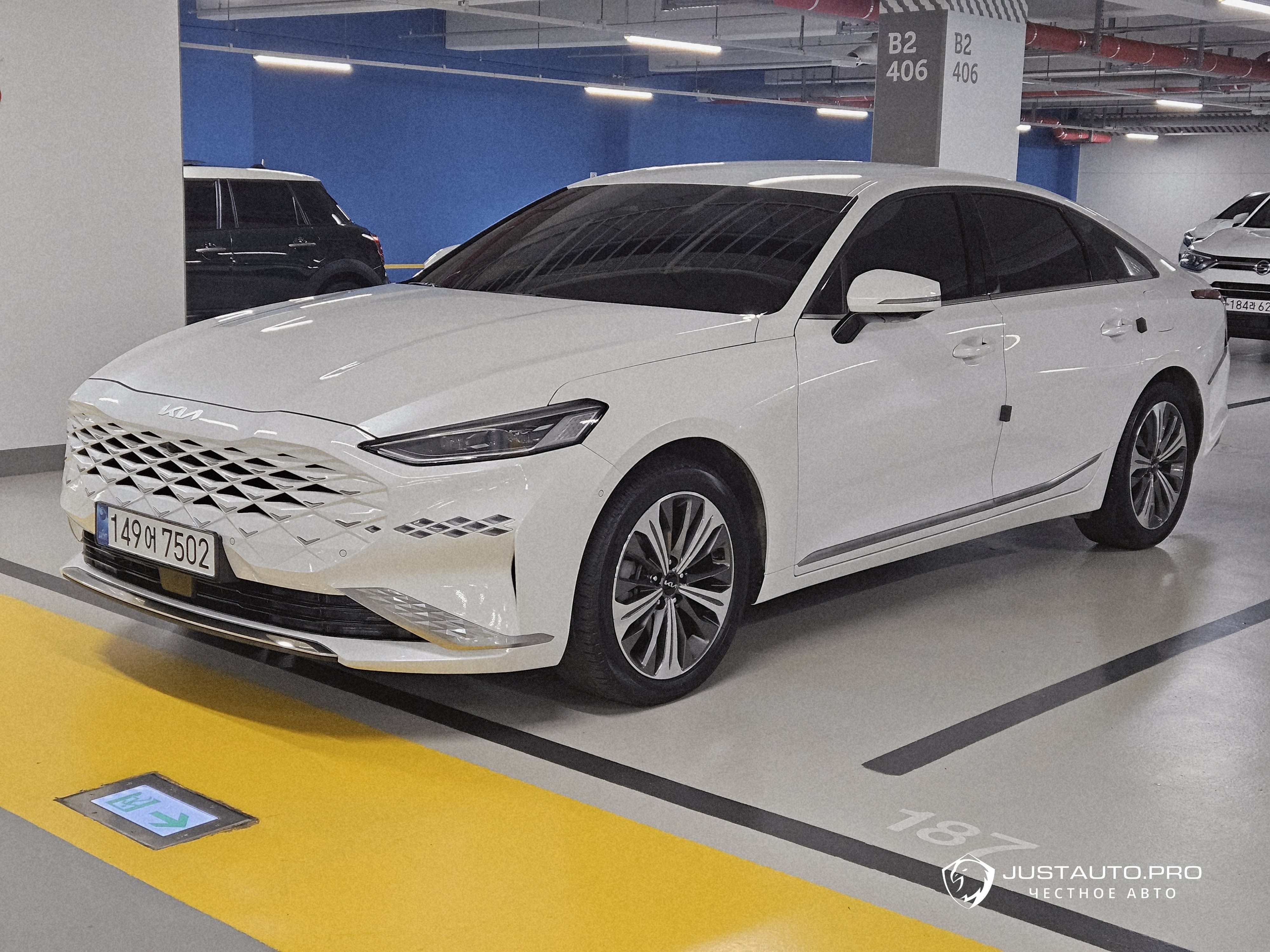 Автомобиль Kia K8