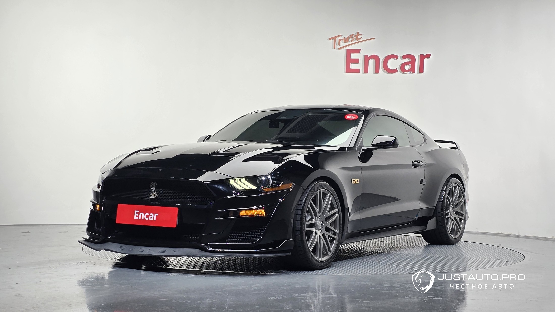 Автомобиль Ford Mustang