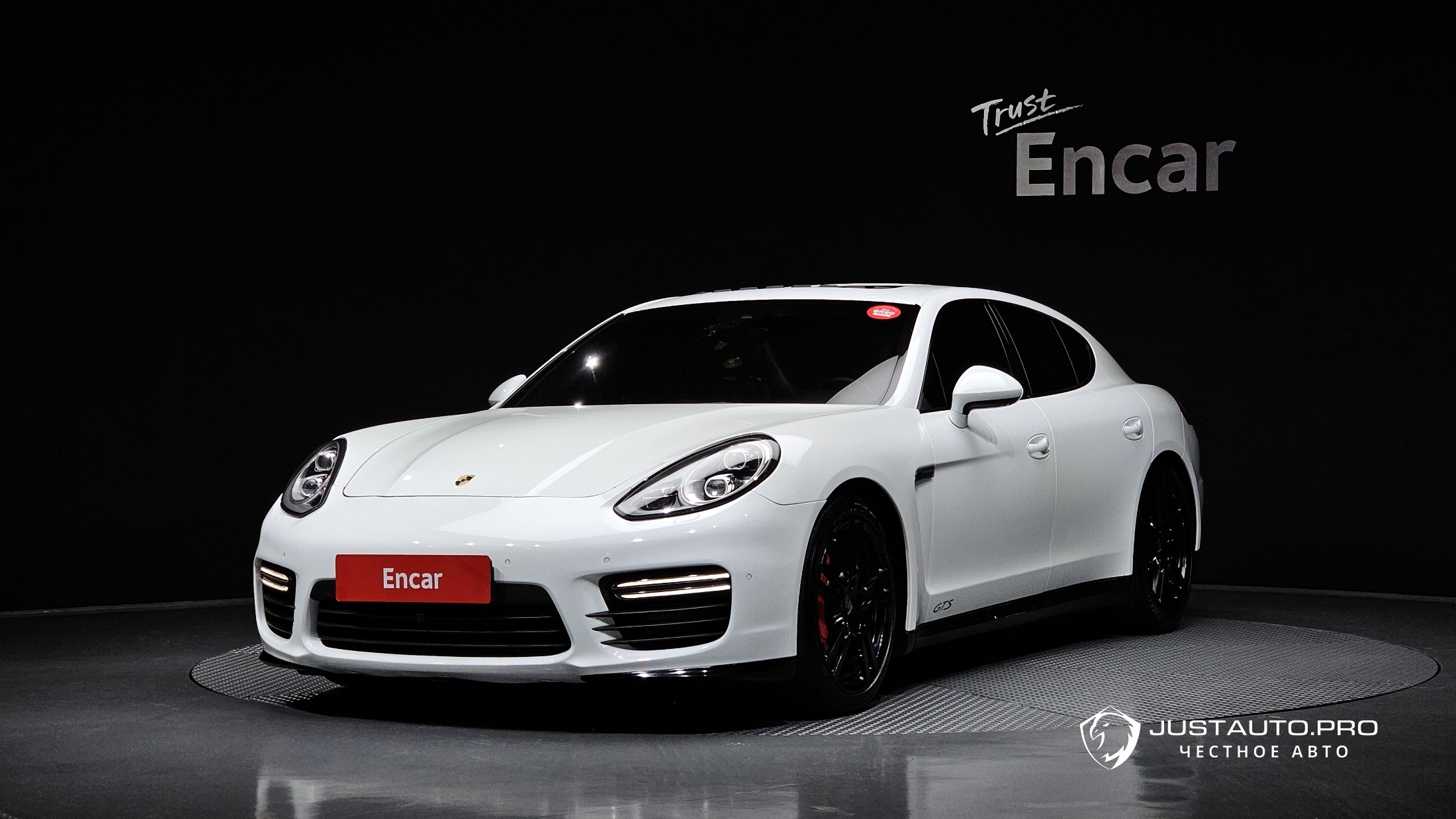 Автомобиль Porsche Panamera